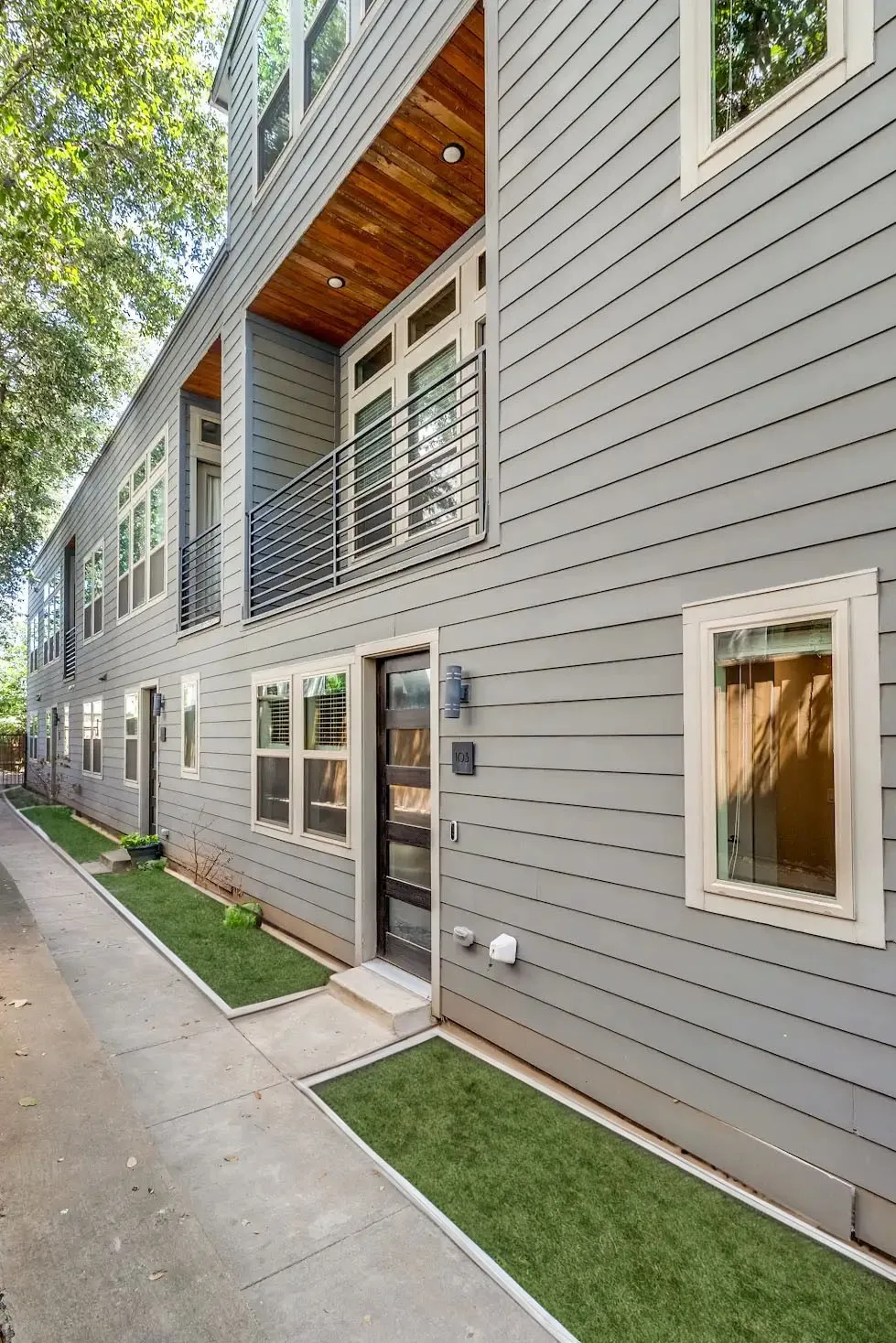 Condominium For Sale in Dallas County , 3170 Carmel Street 103, Dallas, Texas 75204, 2 Bedroom, 3 Bathroom, 2 Garage spaces, 2,018 Sqft, built in 2018, mls#21268324, Real Estate Agent in Dallas, Homes For Sale in Dallas county, Homes For Sale in Dallas, Realtor in Dallas Texas, Real Estate Brokerage Independent Realty Texas, Luminita Cordes Realtor