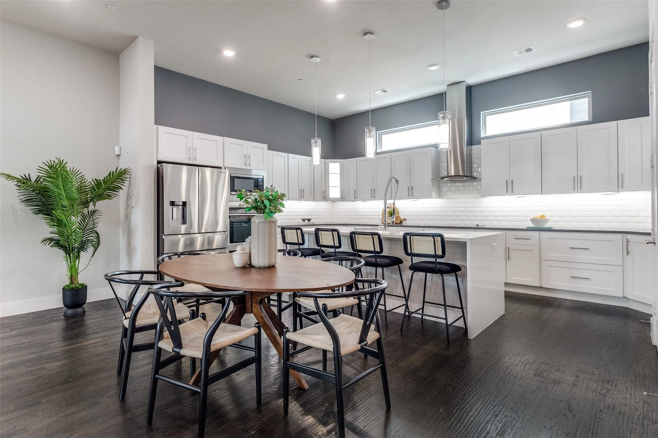 Condominium For Sale in Dallas County , 3170 Carmel Street 103, Dallas, Texas 75204, 2 Bedroom, 3 Bathroom, 2 Garage spaces, 2,018 Sqft, built in 2018, mls#21268324, Real Estate Agent in Dallas, Homes For Sale in Dallas county, Homes For Sale in Dallas, Realtor in Dallas Texas, Real Estate Brokerage Independent Realty Texas, Luminita Cordes Realtor