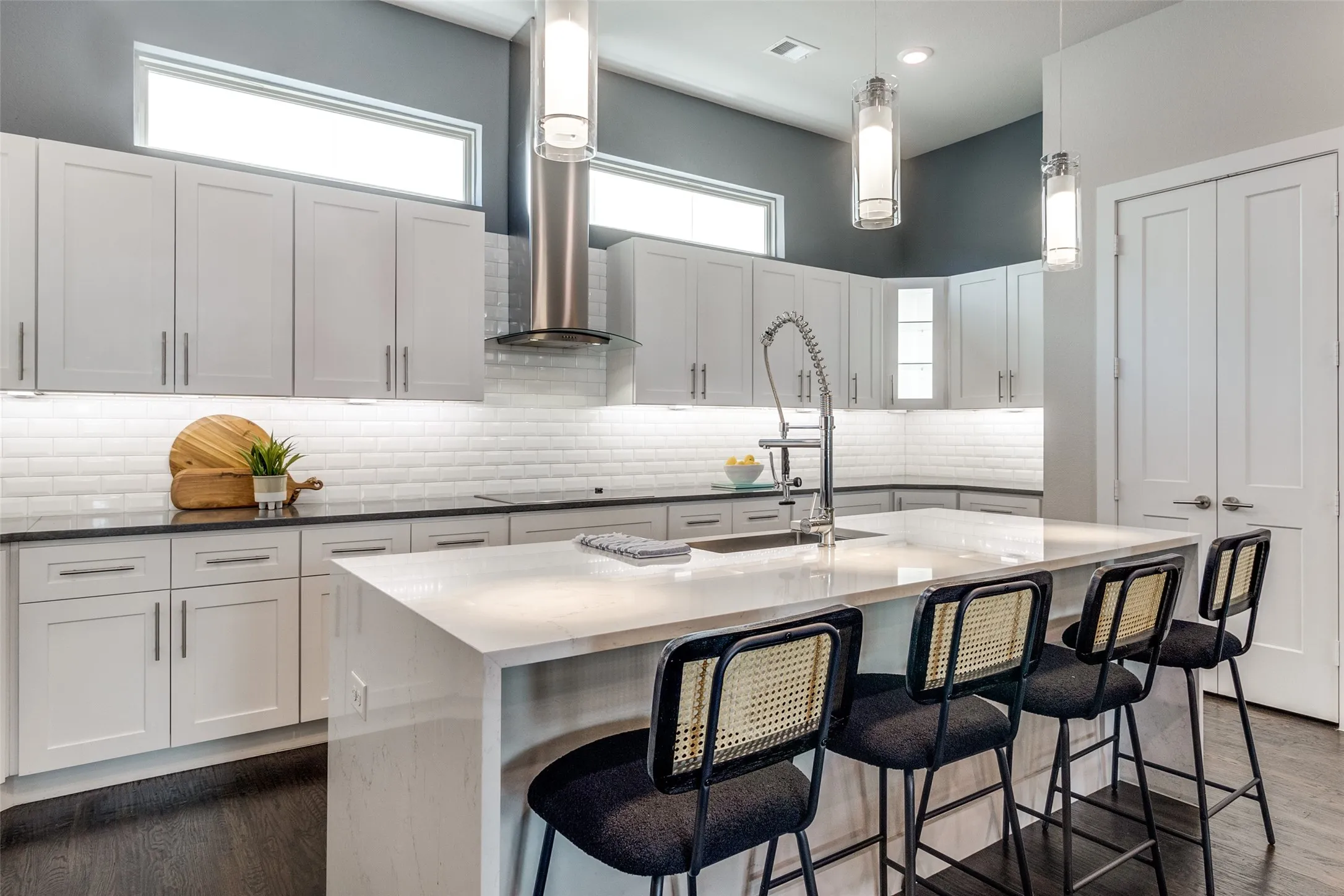 Condominium For Sale in Dallas County , 3170 Carmel Street 103, Dallas, Texas 75204, 2 Bedroom, 3 Bathroom, 2 Garage spaces, 2,018 Sqft, built in 2018, mls#21268324, Real Estate Agent in Dallas, Homes For Sale in Dallas county, Homes For Sale in Dallas, Realtor in Dallas Texas, Real Estate Brokerage Independent Realty Texas, Luminita Cordes Realtor