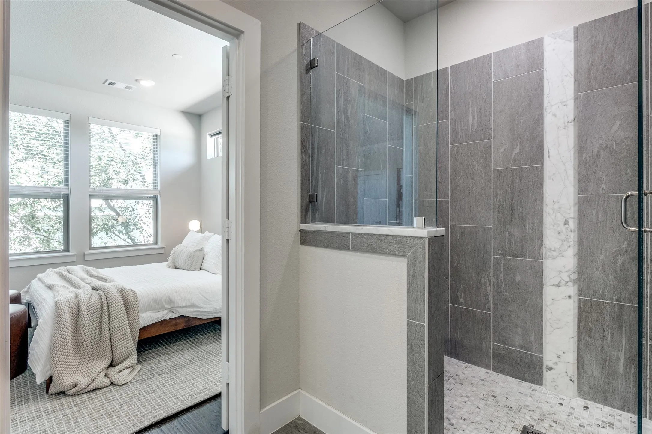 Condominium For Sale in Dallas County , 3170 Carmel Street 103, Dallas, Texas 75204, 2 Bedroom, 3 Bathroom, 2 Garage spaces, 2,018 Sqft, built in 2018, mls#21268324, Real Estate Agent in Dallas, Homes For Sale in Dallas county, Homes For Sale in Dallas, Realtor in Dallas Texas, Real Estate Brokerage Independent Realty Texas, Luminita Cordes Realtor