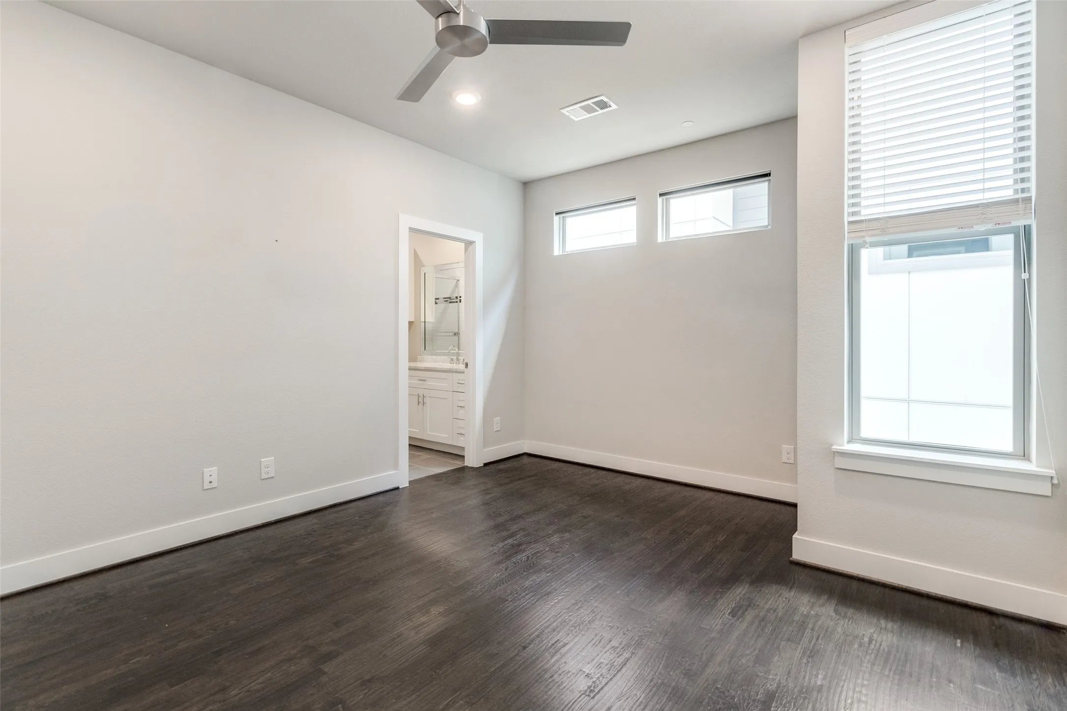 Condominium For Sale in Dallas County , 3170 Carmel Street 103, Dallas, Texas 75204, 2 Bedroom, 3 Bathroom, 2 Garage spaces, 2,018 Sqft, built in 2018, mls#21268324, Real Estate Agent in Dallas, Homes For Sale in Dallas county, Homes For Sale in Dallas, Realtor in Dallas Texas, Real Estate Brokerage Independent Realty Texas, Luminita Cordes Realtor