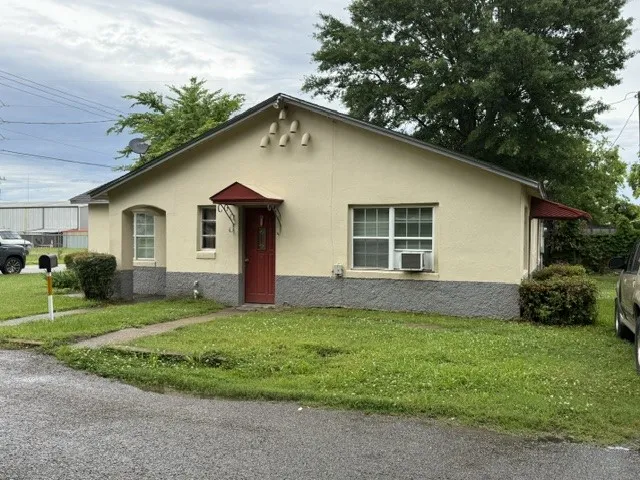 Single Family Residence For Sale in Titus County , 302 E 11th Street, Mt Pleasant, Texas 75455, 6 Bedroom, 3 Bathroom, Garage spaces, 1,248 Sqft, built in 1948, mls#21251285, Real Estate Agent in Mt Pleasant, Homes For Sale in Titus county, Homes For Sale in Mt Pleasant, Realtor in Mt Pleasant Texas, Real Estate Brokerage Independent Realty Texas, Luminita Cordes Realtor