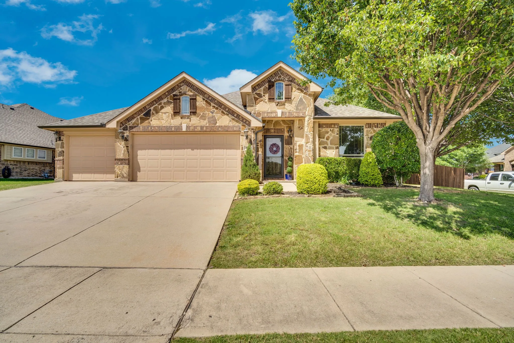 Single Family Residence For Sale in Collin County , 902 Calder Court, Anna, Texas 75409, 4 Bedrooms, 2 Bathrooms, 3 Garage spaces, 2,045 Sqft, built in 2013, Price $399,000, mls#21253450, Real Estate Agent in Anna, Homes For Sale in Collin county, Homes For Sale in Anna, Realtor in Anna Texas, Real Estate Brokerage Independent Realty Texas, Luminita Cordes Realtor