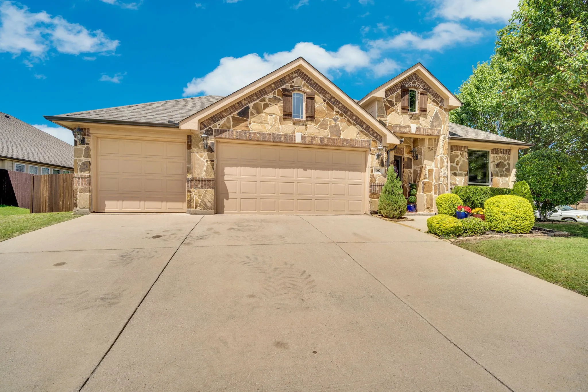 Single Family Residence For Sale in Collin County , 902 Calder Court, Anna, Texas 75409, 4 Bedrooms, 2 Bathrooms, 3 Garage spaces, 2,045 Sqft, built in 2013, Price $399,000, mls#21253450, Real Estate Agent in Anna, Homes For Sale in Collin county, Homes For Sale in Anna, Realtor in Anna Texas, Real Estate Brokerage Independent Realty Texas, Luminita Cordes Realtor