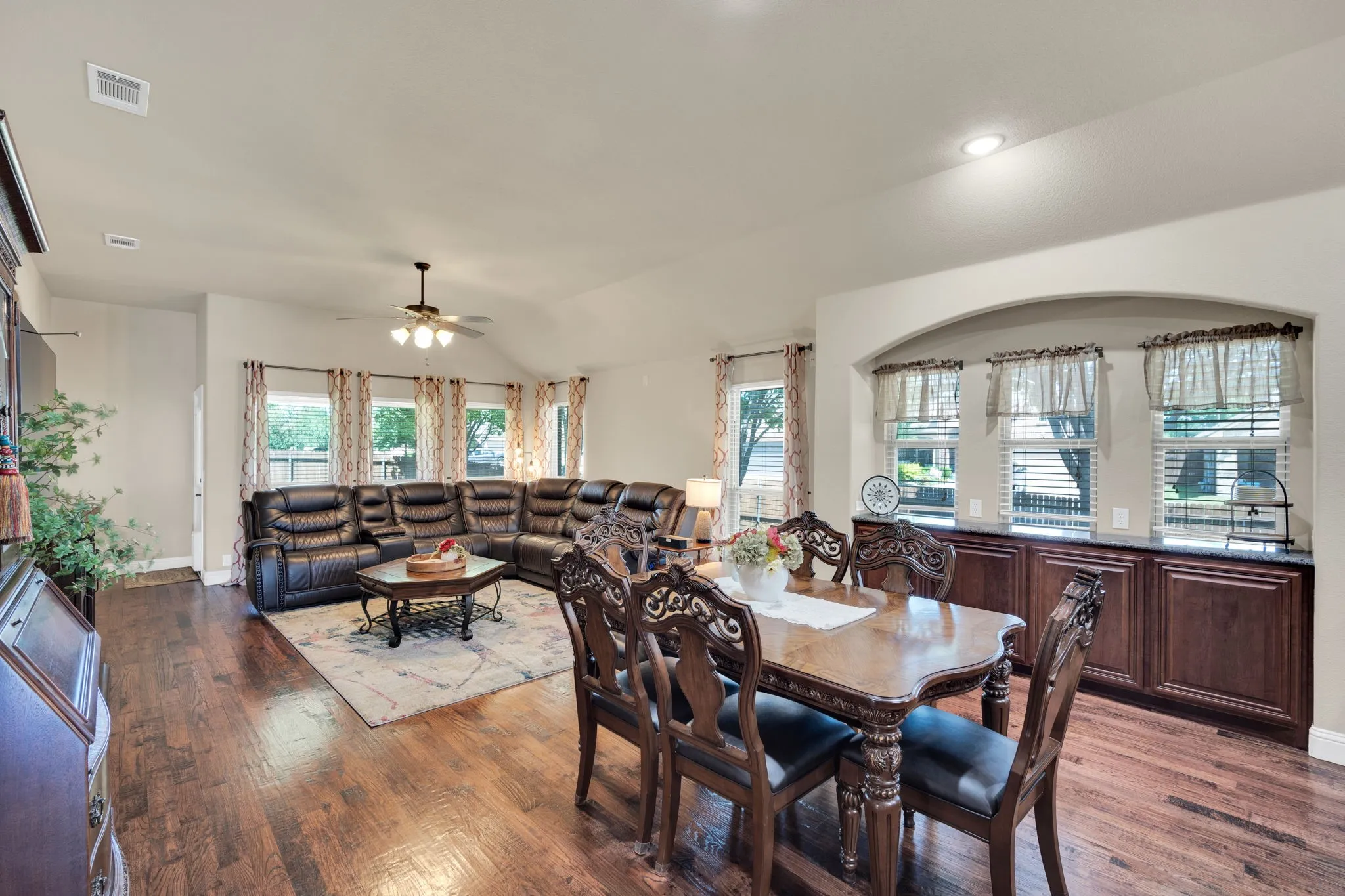 Single Family Residence For Sale in Collin County , 902 Calder Court, Anna, Texas 75409, 4 Bedrooms, 2 Bathrooms, 3 Garage spaces, 2,045 Sqft, built in 2013, Price $399,000, mls#21253450, Real Estate Agent in Anna, Homes For Sale in Collin county, Homes For Sale in Anna, Realtor in Anna Texas, Real Estate Brokerage Independent Realty Texas, Luminita Cordes Realtor