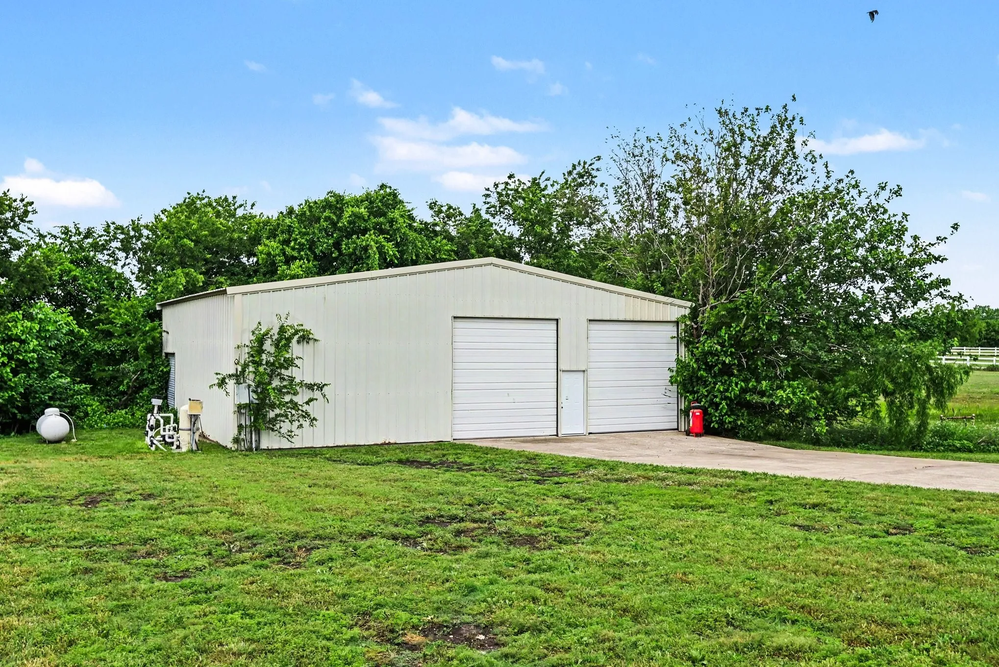 Single Family Residence For Sale in Tarrant County , 13901 Northwest Court, Haslet, Texas 76052, 3 Bedroom, 4 Bathroom, 2 Garage spaces, 3,367 Sqft, built in 2000, Price $750,000, mls#21261342, Real Estate Agent in Haslet, Homes For Sale in Tarrant county, Homes For Sale in Haslet, Realtor in Haslet Texas, Real Estate Brokerage Independent Realty Texas, Luminita Cordes Realtor