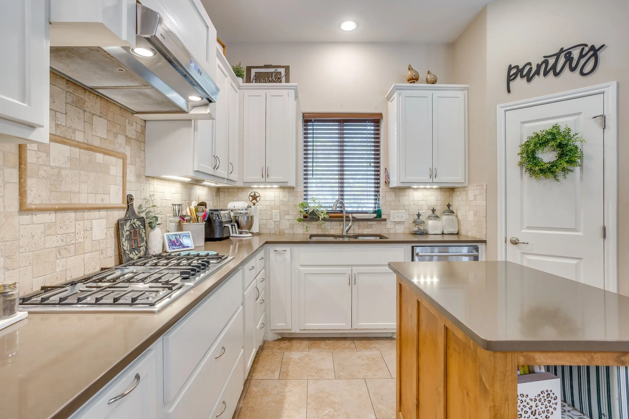 Single Family Residence For Sale in Erath County , 116 Flat Foot, Stephenville, Texas 76401, 4 Bedroom, 4 Bathroom, 2 Garage spaces, 2,723 Sqft, built in 2014, mls#21269219, Real Estate Agent in Stephenville, Homes For Sale in Erath county, Homes For Sale in Stephenville, Realtor in Stephenville Texas, Real Estate Brokerage Independent Realty Texas, Luminita Cordes Realtor