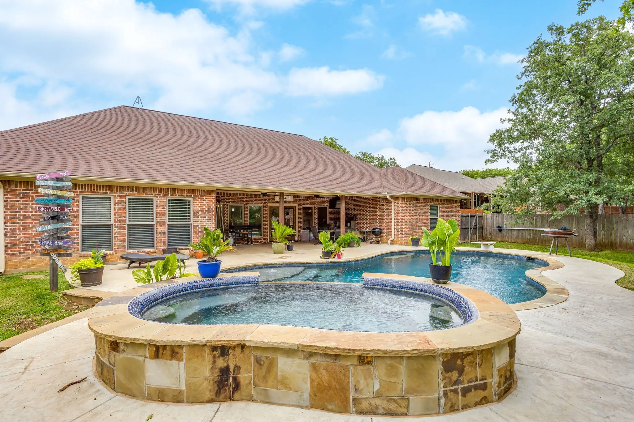 Single Family Residence For Sale in Erath County , 116 Flat Foot, Stephenville, Texas 76401, 4 Bedroom, 4 Bathroom, 2 Garage spaces, 2,723 Sqft, built in 2014, mls#21269219, Real Estate Agent in Stephenville, Homes For Sale in Erath county, Homes For Sale in Stephenville, Realtor in Stephenville Texas, Real Estate Brokerage Independent Realty Texas, Luminita Cordes Realtor