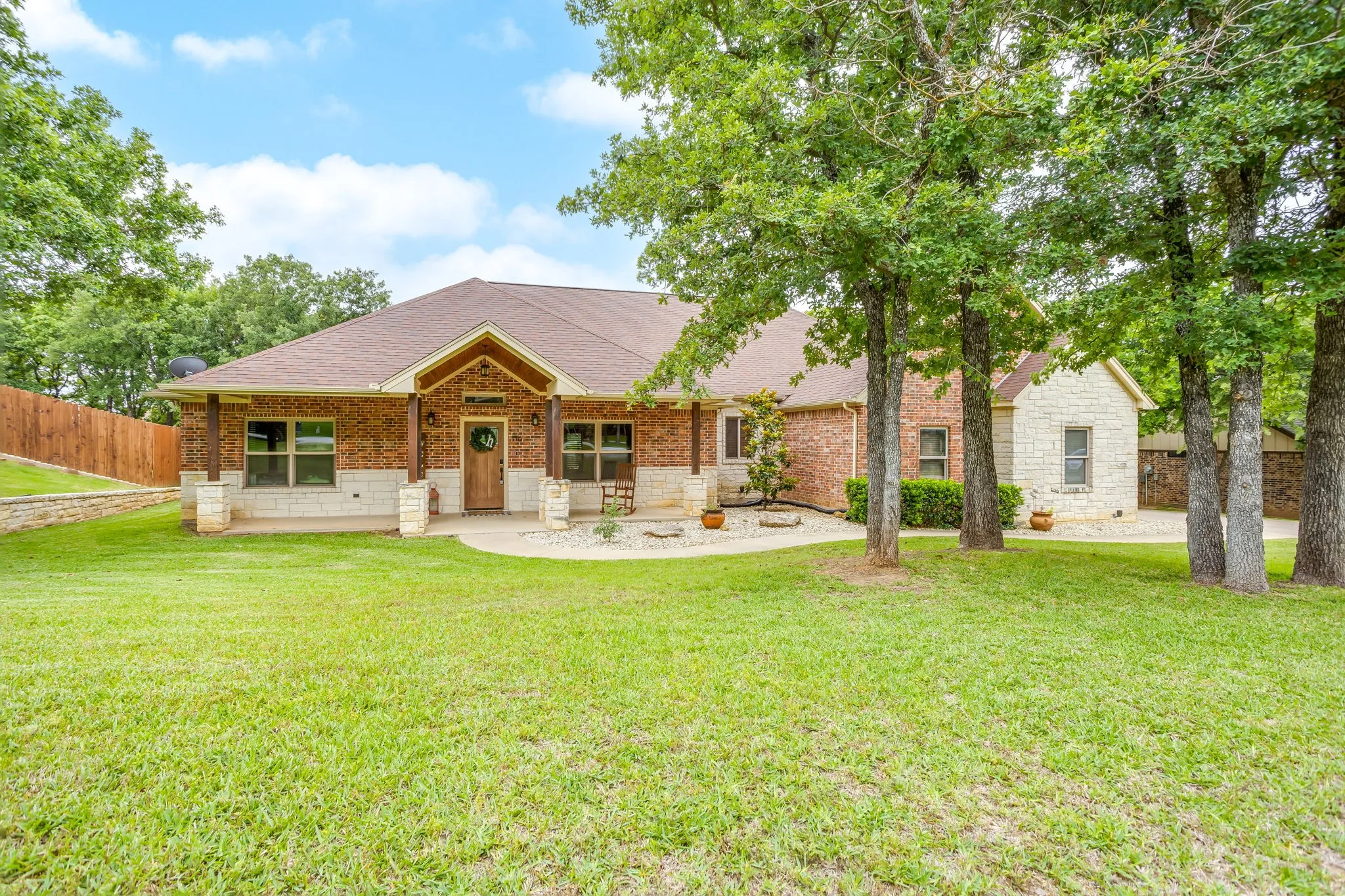 Single Family Residence For Sale in Erath County , 116 Flat Foot, Stephenville, Texas 76401, 4 Bedroom, 4 Bathroom, 2 Garage spaces, 2,723 Sqft, built in 2014, mls#21269219, Real Estate Agent in Stephenville, Homes For Sale in Erath county, Homes For Sale in Stephenville, Realtor in Stephenville Texas, Real Estate Brokerage Independent Realty Texas, Luminita Cordes Realtor
