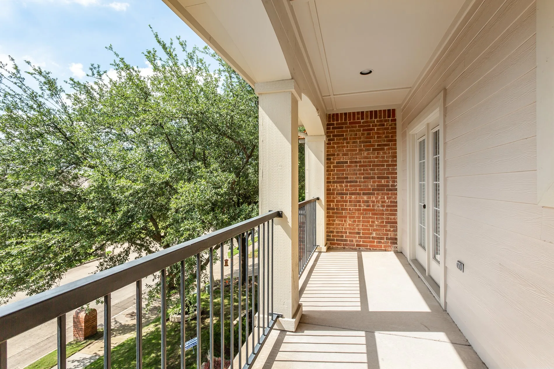 Single Family Residence For Rent in Dallas County , 4738 Coyote Trail, Dallas, Texas 75227, 3 Bedroom, 3 Bathroom, 2 Garage spaces, 3,483 Sqft, built in 2005, mls#21264668, Real Estate Agent in Dallas, Homes For Rent in Dallas county, Homes For Rent in Dallas, Realtor in Dallas Texas, Real Estate Brokerage Independent Realty Texas, Luminita Cordes Realtor