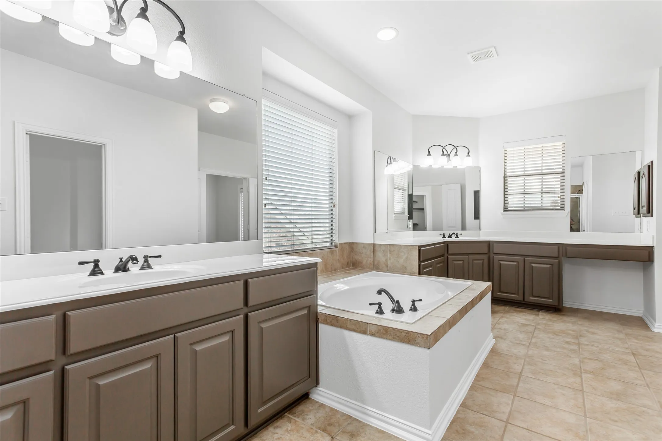 Single Family Residence For Rent in Dallas County , 4738 Coyote Trail, Dallas, Texas 75227, 3 Bedroom, 3 Bathroom, 2 Garage spaces, 3,483 Sqft, built in 2005, mls#21264668, Real Estate Agent in Dallas, Homes For Rent in Dallas county, Homes For Rent in Dallas, Realtor in Dallas Texas, Real Estate Brokerage Independent Realty Texas, Luminita Cordes Realtor