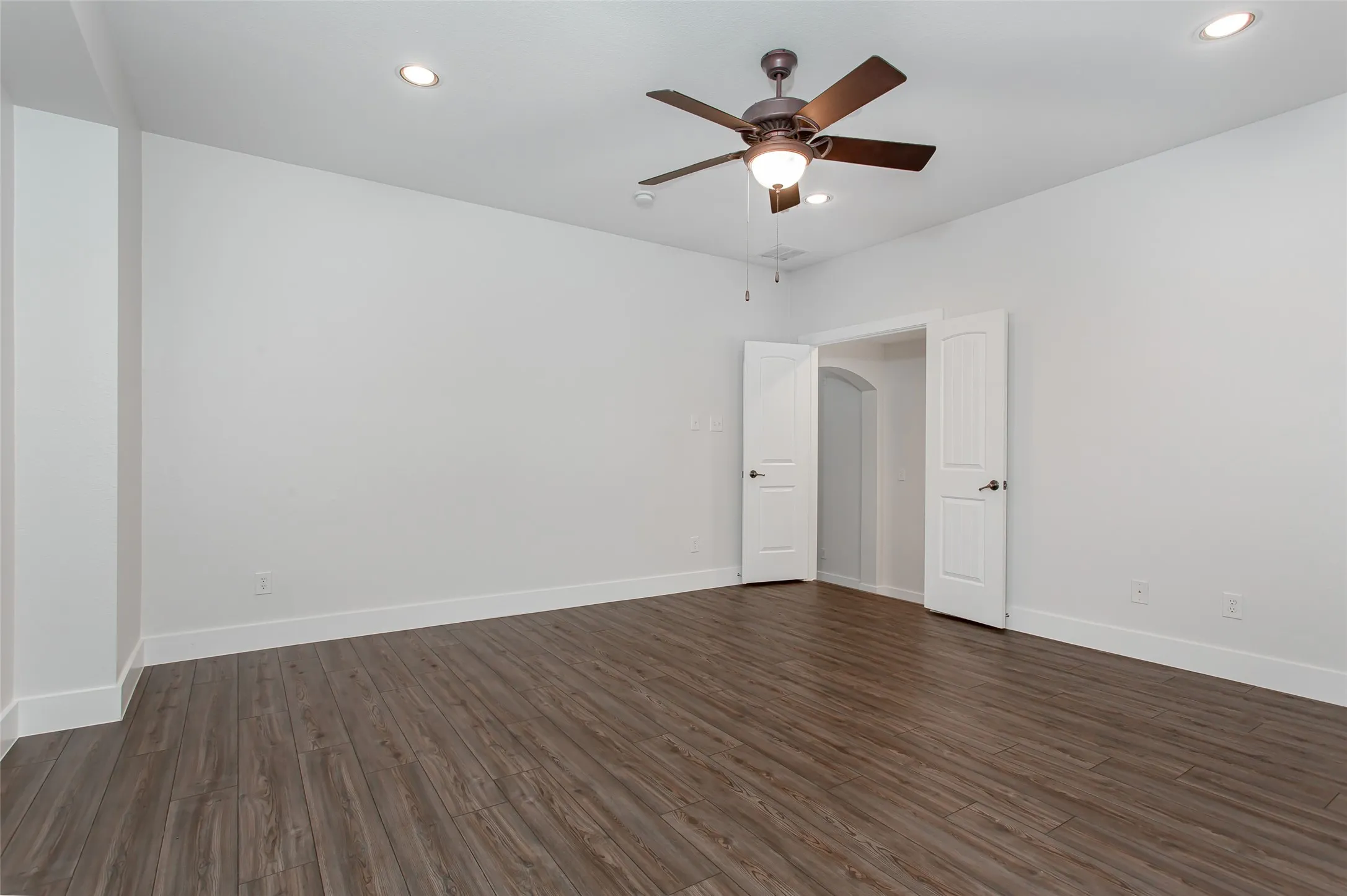 Single Family Residence For Rent in Dallas County , 4738 Coyote Trail, Dallas, Texas 75227, 3 Bedroom, 3 Bathroom, 2 Garage spaces, 3,483 Sqft, built in 2005, mls#21264668, Real Estate Agent in Dallas, Homes For Rent in Dallas county, Homes For Rent in Dallas, Realtor in Dallas Texas, Real Estate Brokerage Independent Realty Texas, Luminita Cordes Realtor
