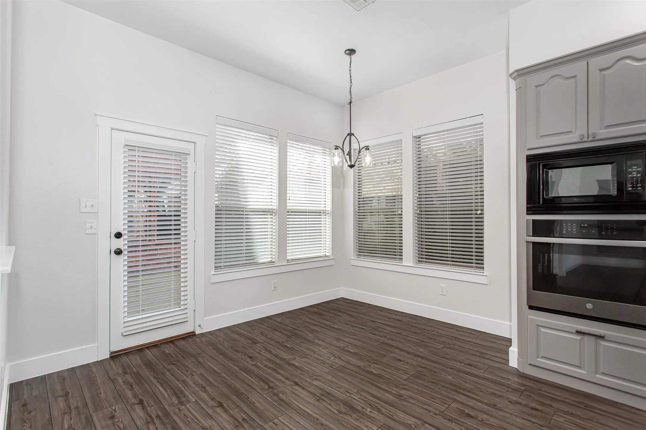 Single Family Residence For Rent in Dallas County , 4738 Coyote Trail, Dallas, Texas 75227, 3 Bedroom, 3 Bathroom, 2 Garage spaces, 3,483 Sqft, built in 2005, mls#21264668, Real Estate Agent in Dallas, Homes For Rent in Dallas county, Homes For Rent in Dallas, Realtor in Dallas Texas, Real Estate Brokerage Independent Realty Texas, Luminita Cordes Realtor