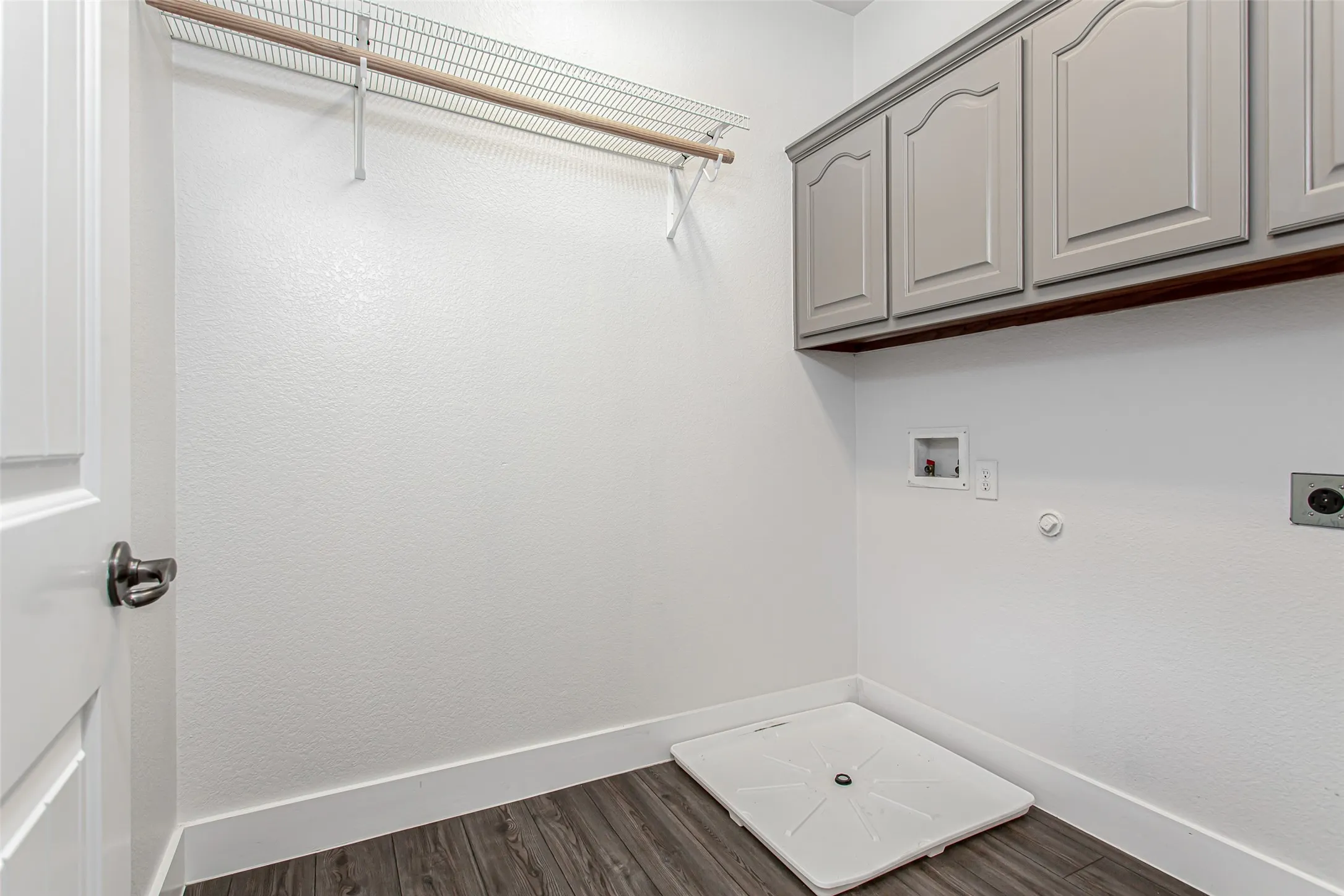 Single Family Residence For Rent in Dallas County , 4738 Coyote Trail, Dallas, Texas 75227, 3 Bedroom, 3 Bathroom, 2 Garage spaces, 3,483 Sqft, built in 2005, mls#21264668, Real Estate Agent in Dallas, Homes For Rent in Dallas county, Homes For Rent in Dallas, Realtor in Dallas Texas, Real Estate Brokerage Independent Realty Texas, Luminita Cordes Realtor