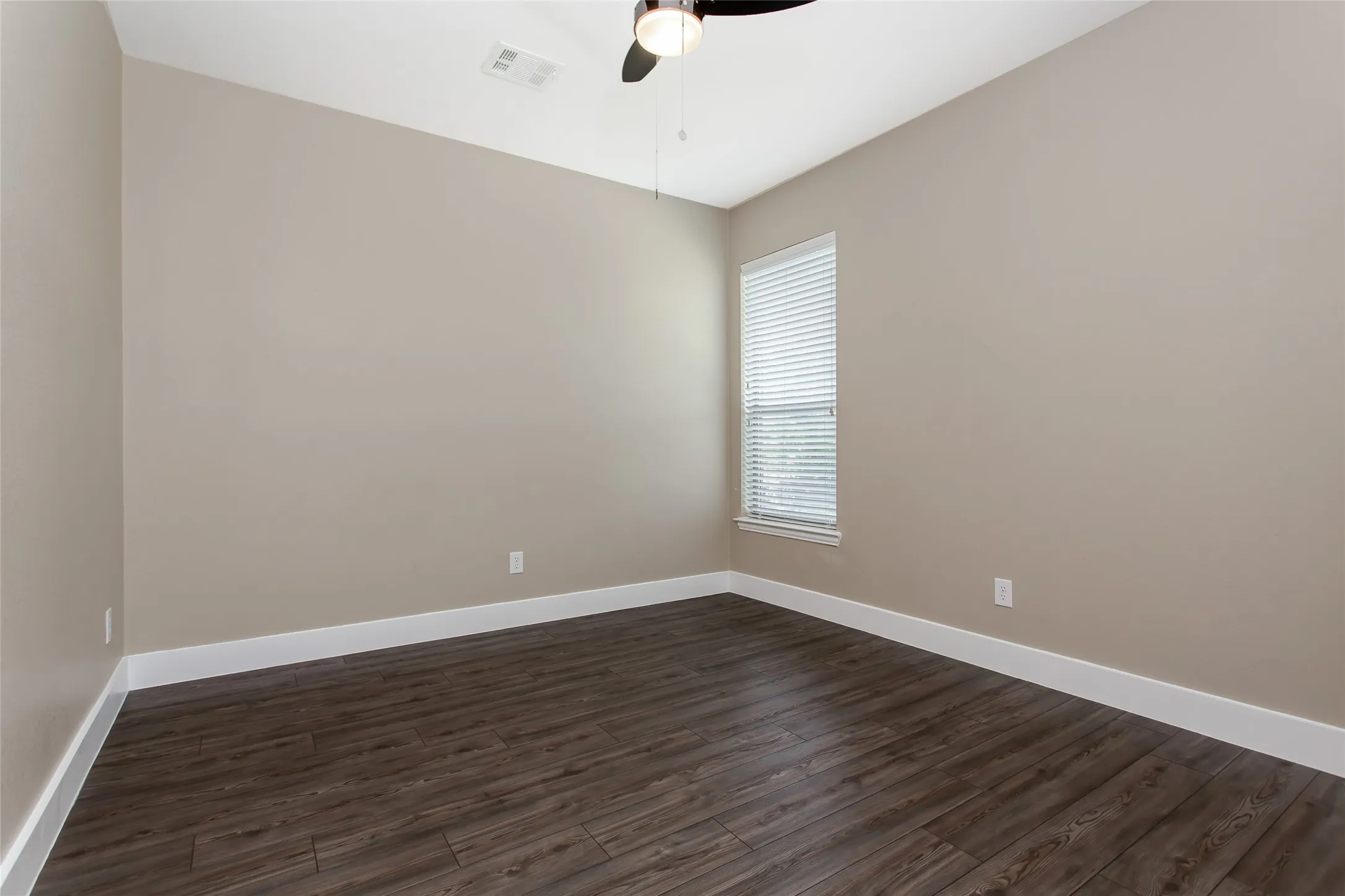 Single Family Residence For Rent in Dallas County , 4738 Coyote Trail, Dallas, Texas 75227, 3 Bedroom, 3 Bathroom, 2 Garage spaces, 3,483 Sqft, built in 2005, mls#21264668, Real Estate Agent in Dallas, Homes For Rent in Dallas county, Homes For Rent in Dallas, Realtor in Dallas Texas, Real Estate Brokerage Independent Realty Texas, Luminita Cordes Realtor