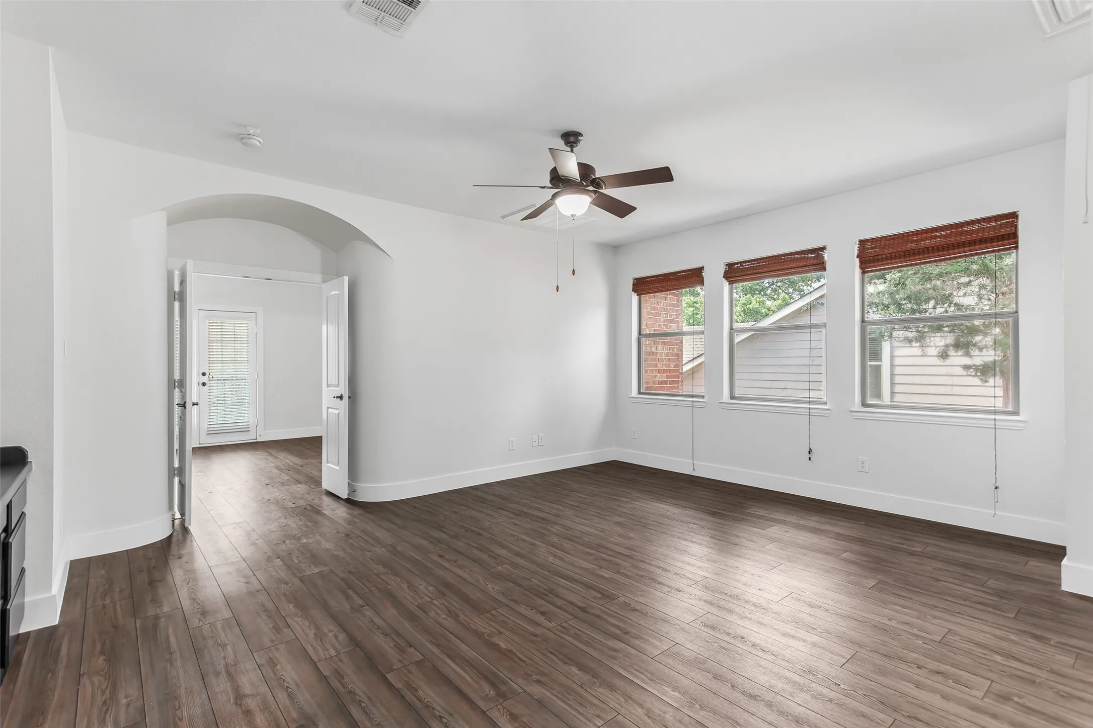 Single Family Residence For Rent in Dallas County , 4738 Coyote Trail, Dallas, Texas 75227, 3 Bedroom, 3 Bathroom, 2 Garage spaces, 3,483 Sqft, built in 2005, mls#21264668, Real Estate Agent in Dallas, Homes For Rent in Dallas county, Homes For Rent in Dallas, Realtor in Dallas Texas, Real Estate Brokerage Independent Realty Texas, Luminita Cordes Realtor
