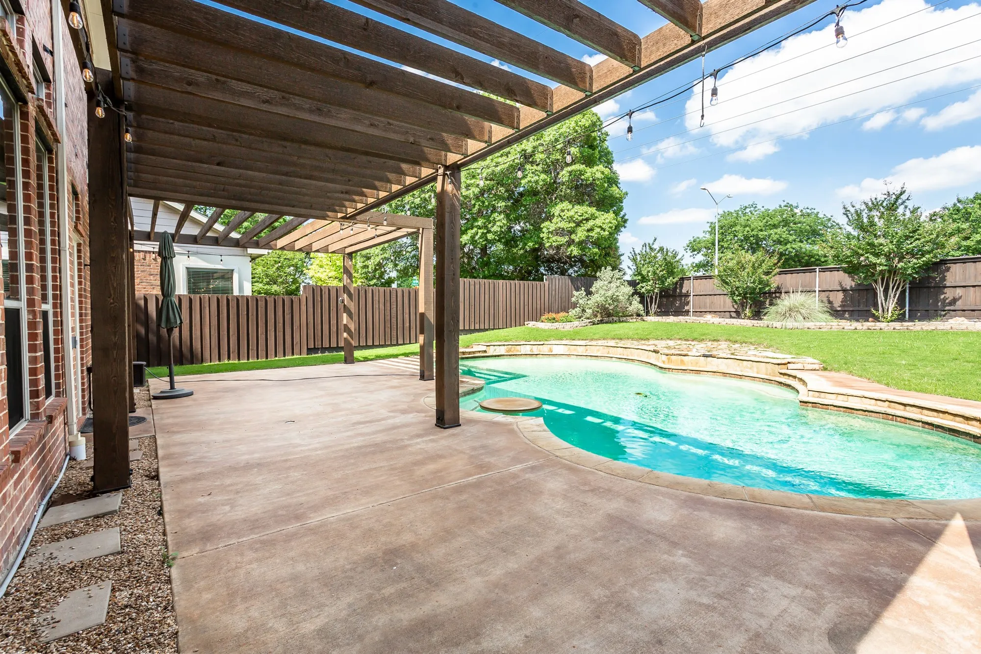 Single Family Residence For Rent in Dallas County , 4738 Coyote Trail, Dallas, Texas 75227, 3 Bedroom, 3 Bathroom, 2 Garage spaces, 3,483 Sqft, built in 2005, mls#21264668, Real Estate Agent in Dallas, Homes For Rent in Dallas county, Homes For Rent in Dallas, Realtor in Dallas Texas, Real Estate Brokerage Independent Realty Texas, Luminita Cordes Realtor
