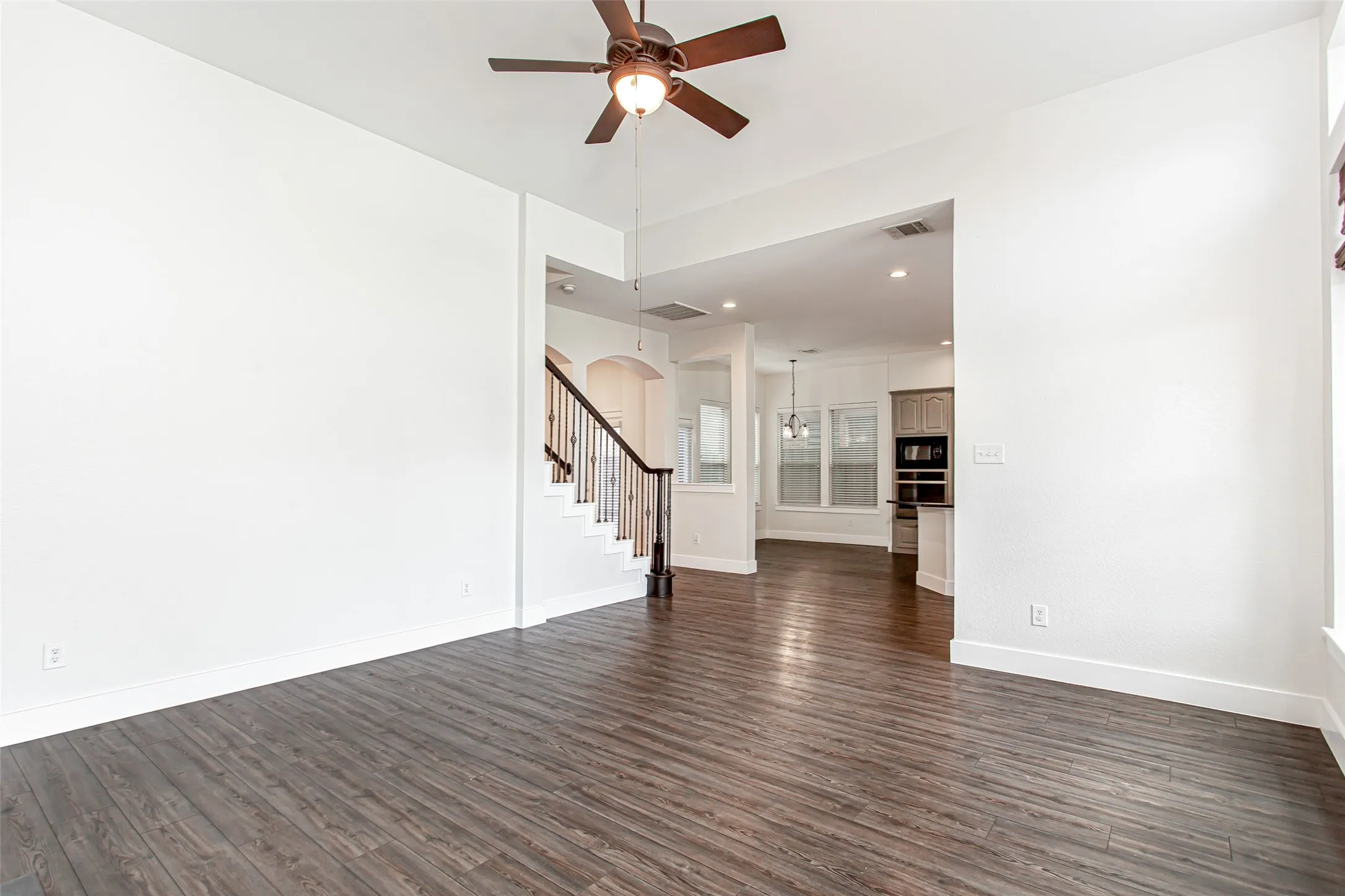 Single Family Residence For Rent in Dallas County , 4738 Coyote Trail, Dallas, Texas 75227, 3 Bedroom, 3 Bathroom, 2 Garage spaces, 3,483 Sqft, built in 2005, mls#21264668, Real Estate Agent in Dallas, Homes For Rent in Dallas county, Homes For Rent in Dallas, Realtor in Dallas Texas, Real Estate Brokerage Independent Realty Texas, Luminita Cordes Realtor