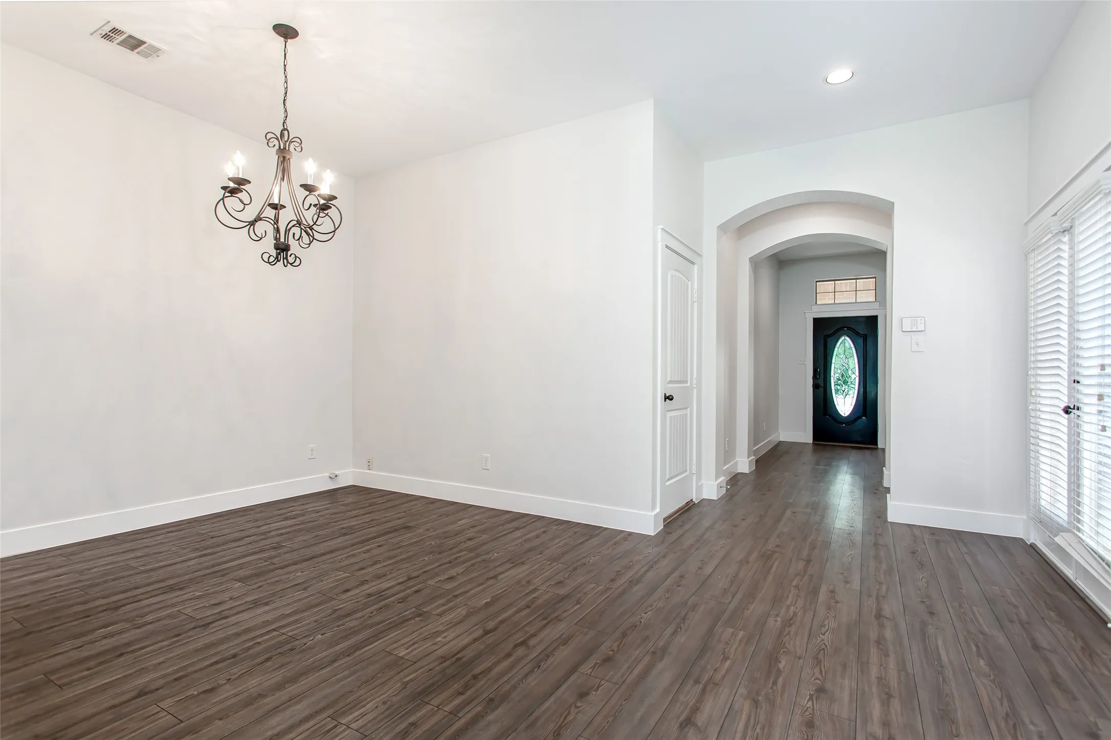 Single Family Residence For Rent in Dallas County , 4738 Coyote Trail, Dallas, Texas 75227, 3 Bedroom, 3 Bathroom, 2 Garage spaces, 3,483 Sqft, built in 2005, mls#21264668, Real Estate Agent in Dallas, Homes For Rent in Dallas county, Homes For Rent in Dallas, Realtor in Dallas Texas, Real Estate Brokerage Independent Realty Texas, Luminita Cordes Realtor
