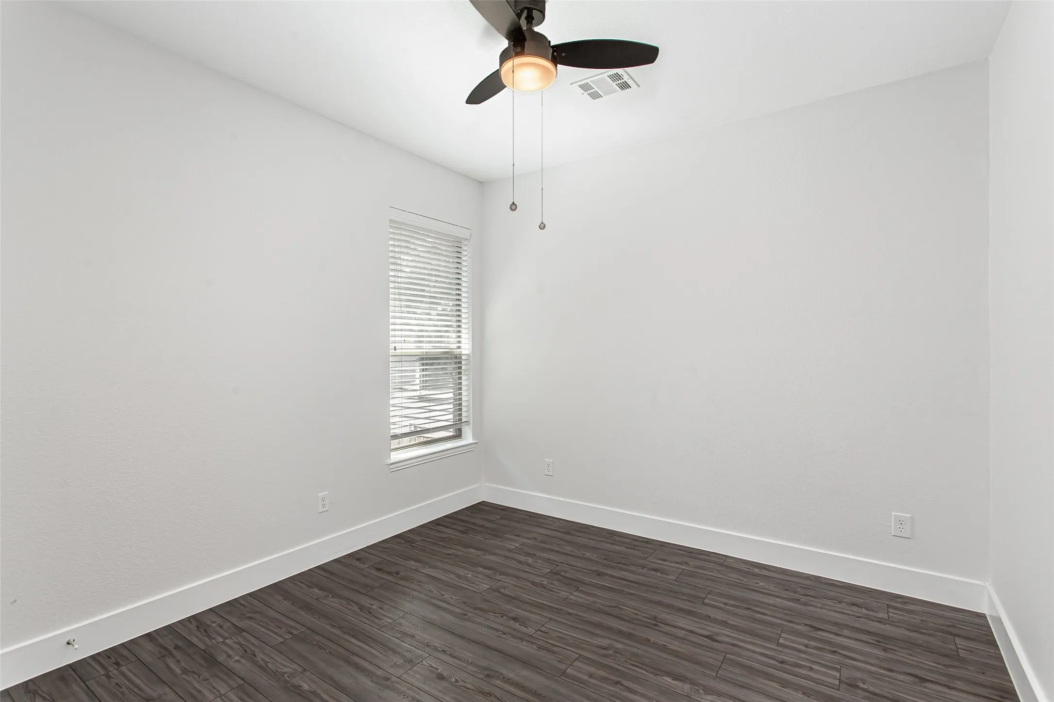 Single Family Residence For Rent in Dallas County , 4738 Coyote Trail, Dallas, Texas 75227, 3 Bedroom, 3 Bathroom, 2 Garage spaces, 3,483 Sqft, built in 2005, mls#21264668, Real Estate Agent in Dallas, Homes For Rent in Dallas county, Homes For Rent in Dallas, Realtor in Dallas Texas, Real Estate Brokerage Independent Realty Texas, Luminita Cordes Realtor