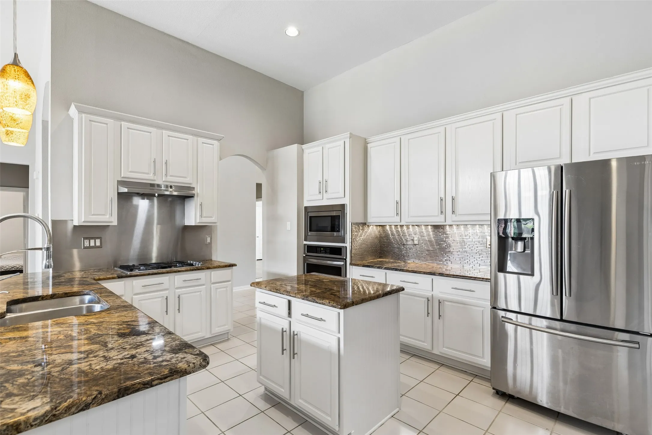 Single Family Residence For Sale in Denton County , 3004 Sagebrush Drive, Flower Mound, Texas 75022, 4 Bedroom, 3 Bathroom, 2 Garage spaces, 2,552 Sqft, built in 1996, mls#21267510, Real Estate Agent in Flower Mound, Homes For Sale in Denton county, Homes For Sale in Flower Mound, Realtor in Flower Mound Texas, Real Estate Brokerage Independent Realty Texas, Luminita Cordes Realtor