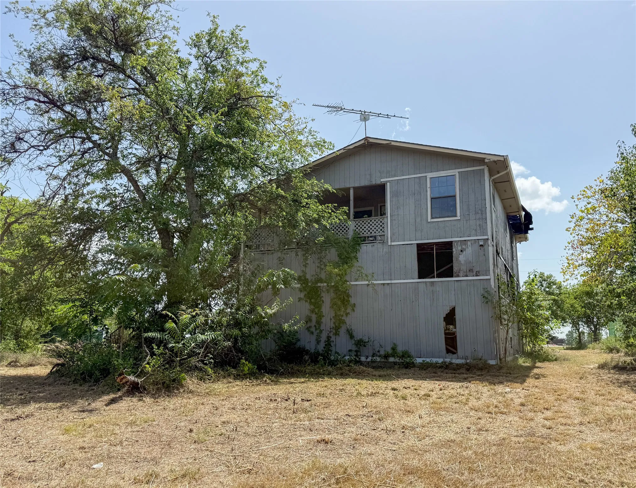 Single Family Residence For Sale in Johnson County , 3217 Fm 1434, Cleburne, Texas 76033, 2 Bedroom, 3 Bathroom, 2 Garage spaces, 2,494 Sqft, built in 1986, mls#21269316, Real Estate Agent in Cleburne, Homes For Sale in Johnson county, Homes For Sale in Cleburne, Realtor in Cleburne Texas, Real Estate Brokerage Independent Realty Texas, Luminita Cordes Realtor