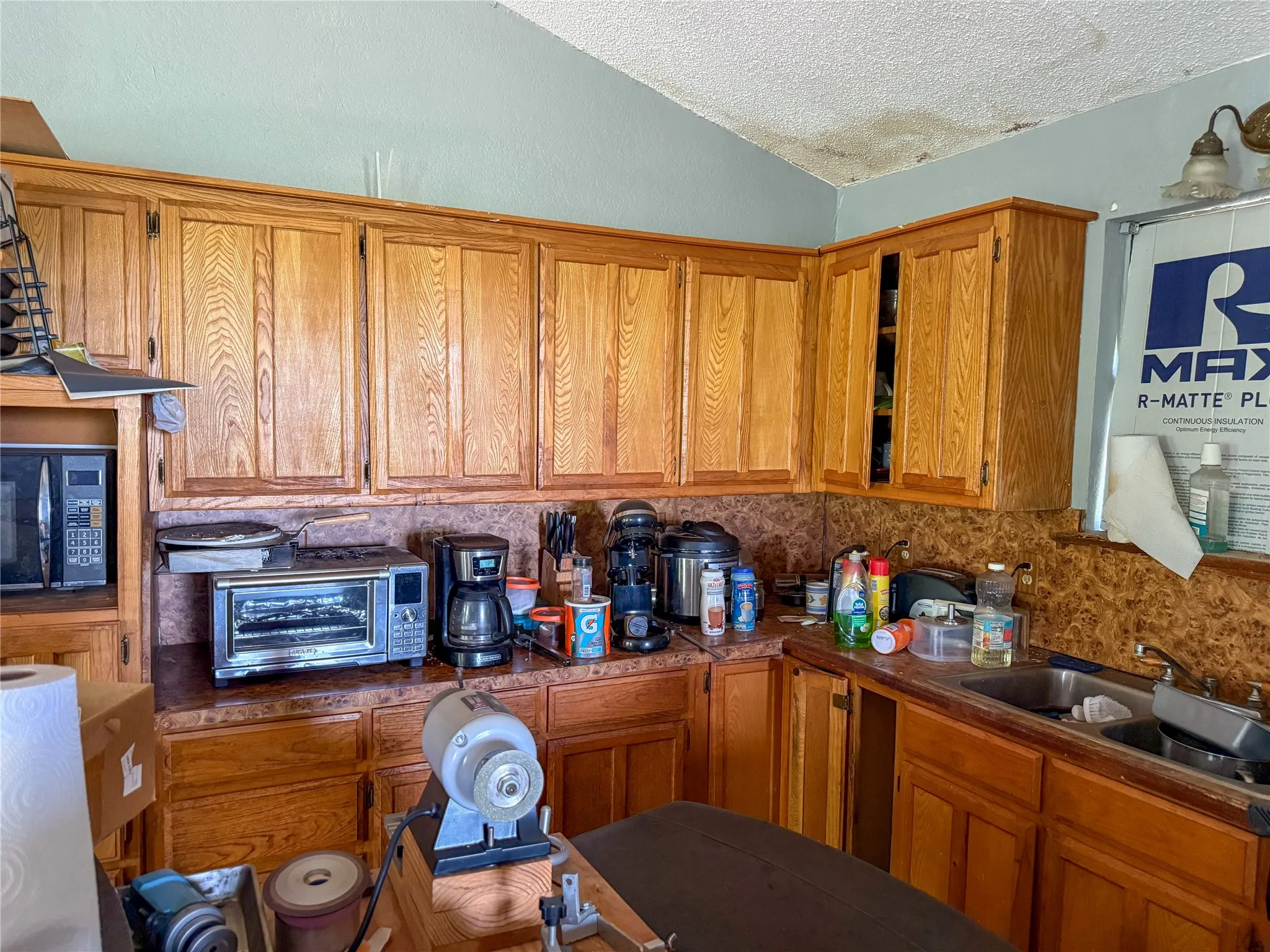 Single Family Residence For Sale in Johnson County , 3217 Fm 1434, Cleburne, Texas 76033, 2 Bedroom, 3 Bathroom, 2 Garage spaces, 2,494 Sqft, built in 1986, mls#21269316, Real Estate Agent in Cleburne, Homes For Sale in Johnson county, Homes For Sale in Cleburne, Realtor in Cleburne Texas, Real Estate Brokerage Independent Realty Texas, Luminita Cordes Realtor