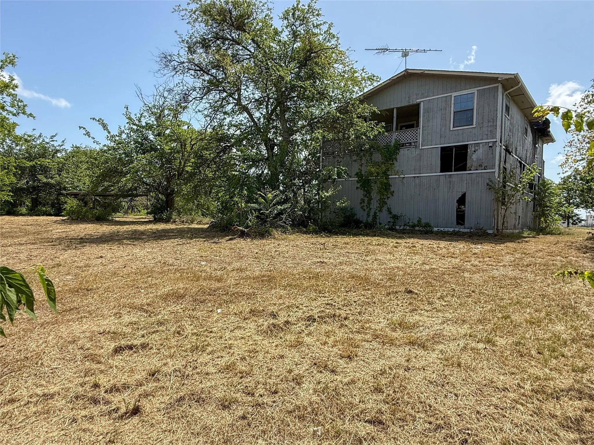 Single Family Residence For Sale in Johnson County , 3217 Fm 1434, Cleburne, Texas 76033, 2 Bedroom, 3 Bathroom, 2 Garage spaces, 2,494 Sqft, built in 1986, mls#21269316, Real Estate Agent in Cleburne, Homes For Sale in Johnson county, Homes For Sale in Cleburne, Realtor in Cleburne Texas, Real Estate Brokerage Independent Realty Texas, Luminita Cordes Realtor