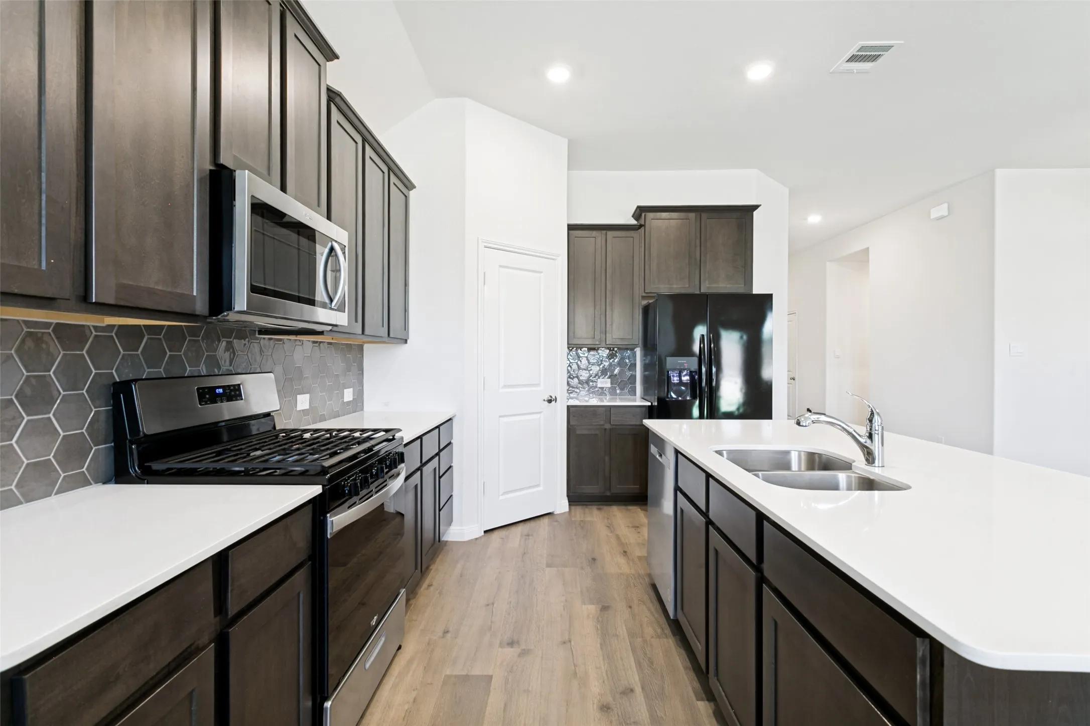 Sleek Back Splash and Quartz Counters