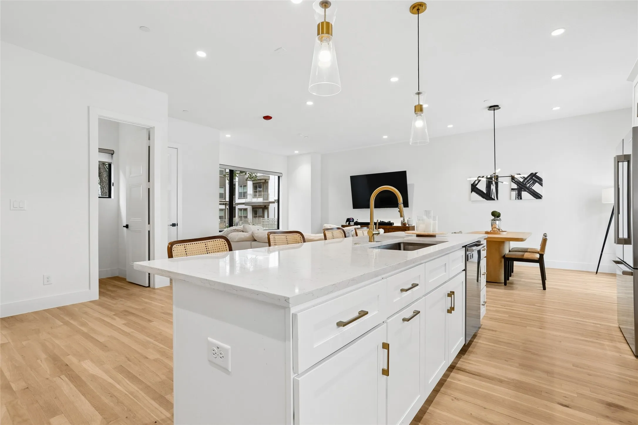 Condominium For Sale in Dallas County , 2633 Reagan 105, Dallas, Texas 75219, 3 Bedroom, 4 Bathroom, 2 Garage spaces, 2,500 Sqft, built in 2020, mls#21243797, Real Estate Agent in Dallas, Homes For Sale in Dallas county, Homes For Sale in Dallas, Realtor in Dallas Texas, Real Estate Brokerage Independent Realty Texas, Luminita Cordes Realtor