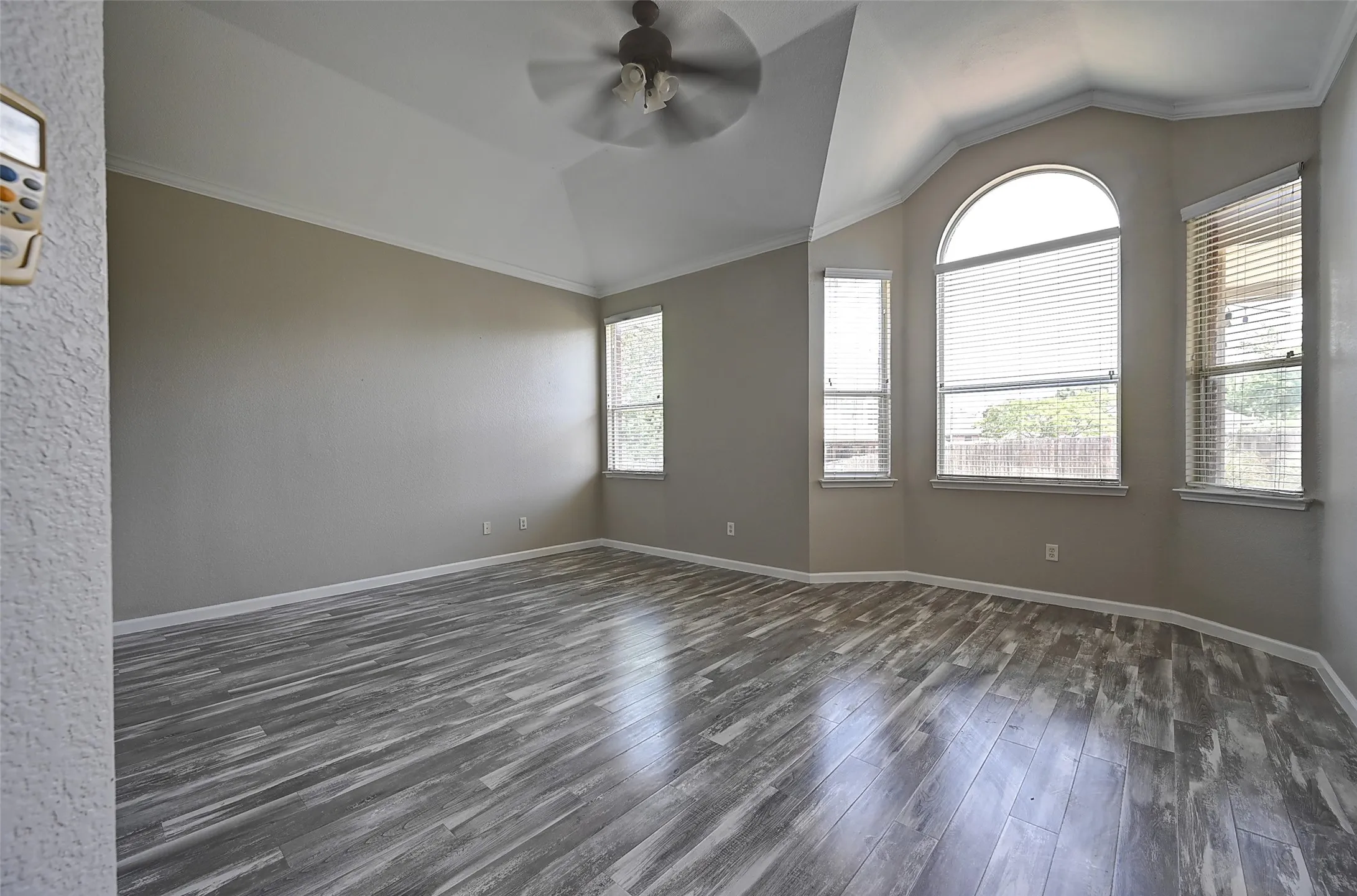 Single Family Residence For Sale in Tarrant County , 7500 Parkgate Drive, Fort Worth, Texas 76137, 5 Bedroom, 4 Bathroom, 3 Garage spaces, 3,694 Sqft, built in 2002, mls#21256482, Real Estate Agent in Fort Worth, Homes For Sale in Tarrant county, Homes For Sale in Fort Worth, Realtor in Fort Worth Texas, Real Estate Brokerage Independent Realty Texas, Luminita Cordes Realtor
