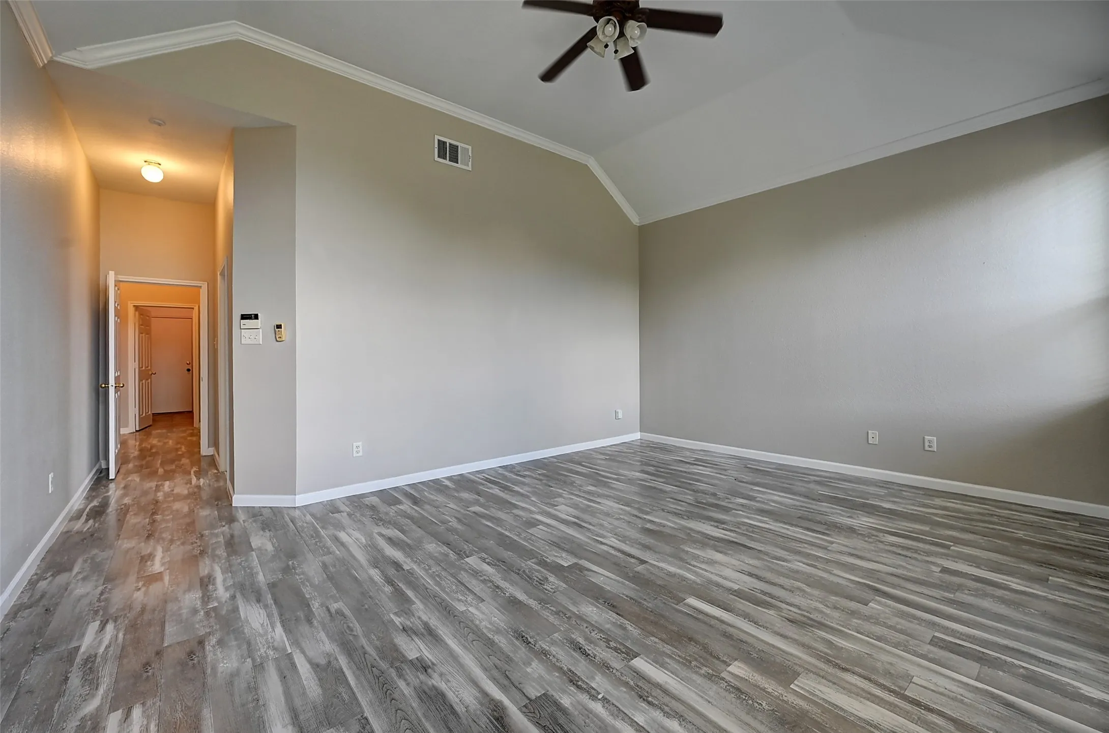 Single Family Residence For Sale in Tarrant County , 7500 Parkgate Drive, Fort Worth, Texas 76137, 5 Bedroom, 4 Bathroom, 3 Garage spaces, 3,694 Sqft, built in 2002, mls#21256482, Real Estate Agent in Fort Worth, Homes For Sale in Tarrant county, Homes For Sale in Fort Worth, Realtor in Fort Worth Texas, Real Estate Brokerage Independent Realty Texas, Luminita Cordes Realtor