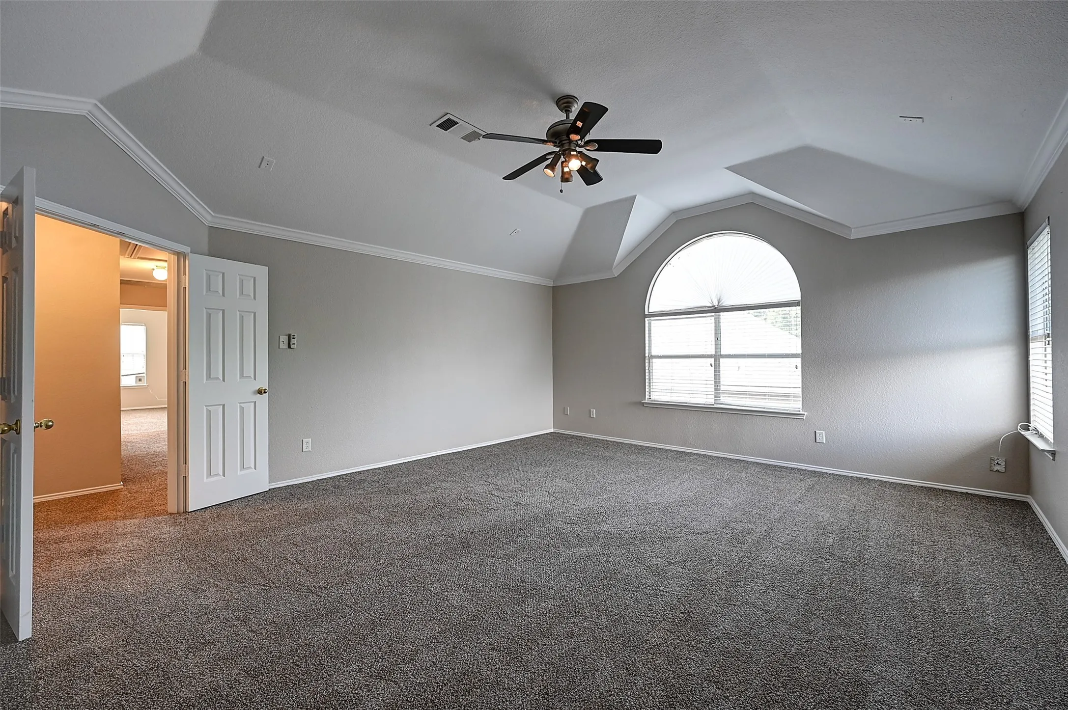 Single Family Residence For Sale in Tarrant County , 7500 Parkgate Drive, Fort Worth, Texas 76137, 5 Bedroom, 4 Bathroom, 3 Garage spaces, 3,694 Sqft, built in 2002, mls#21256482, Real Estate Agent in Fort Worth, Homes For Sale in Tarrant county, Homes For Sale in Fort Worth, Realtor in Fort Worth Texas, Real Estate Brokerage Independent Realty Texas, Luminita Cordes Realtor