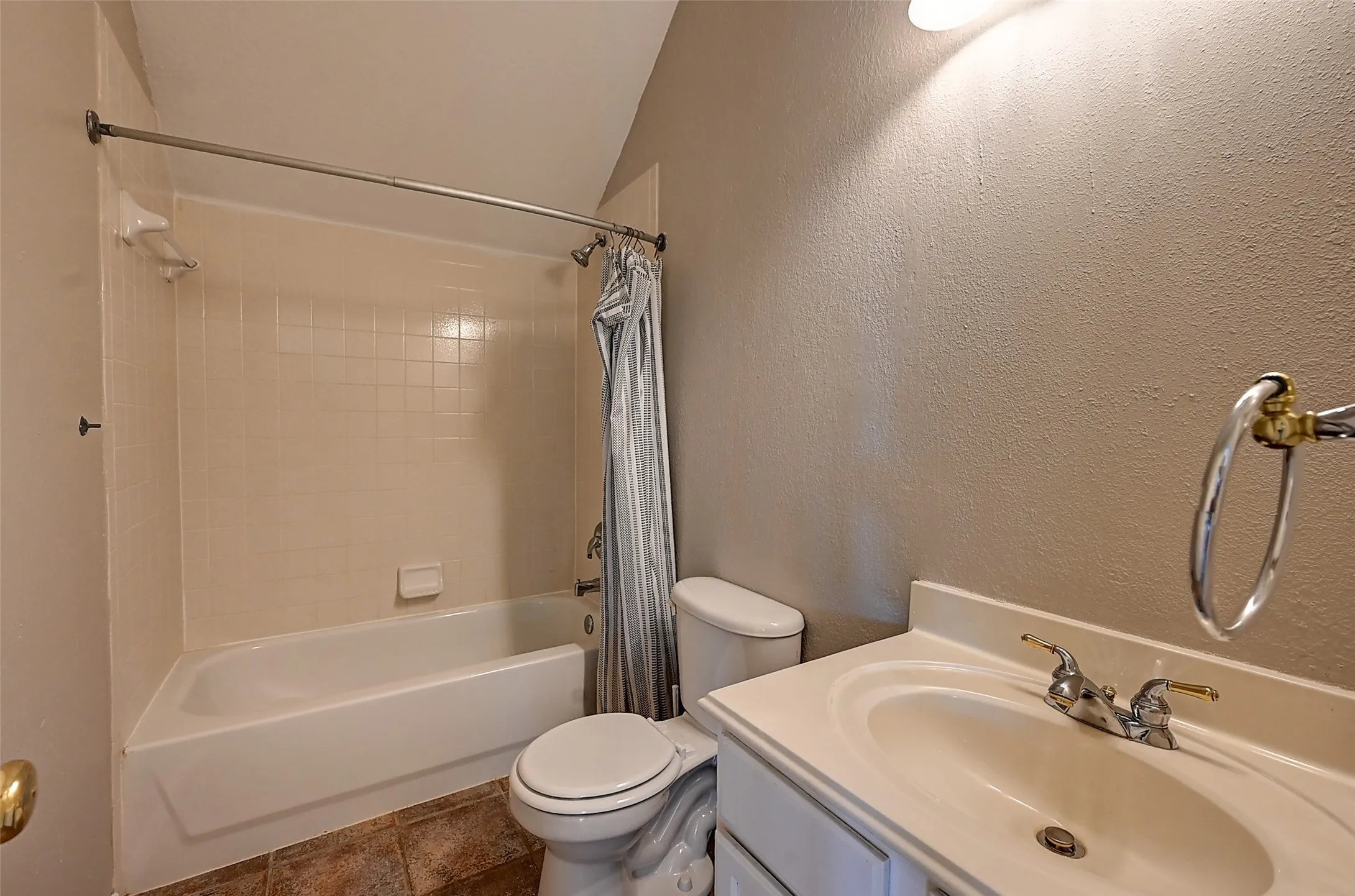 Single Family Residence For Sale in Tarrant County , 7500 Parkgate Drive, Fort Worth, Texas 76137, 5 Bedroom, 4 Bathroom, 3 Garage spaces, 3,694 Sqft, built in 2002, mls#21256482, Real Estate Agent in Fort Worth, Homes For Sale in Tarrant county, Homes For Sale in Fort Worth, Realtor in Fort Worth Texas, Real Estate Brokerage Independent Realty Texas, Luminita Cordes Realtor