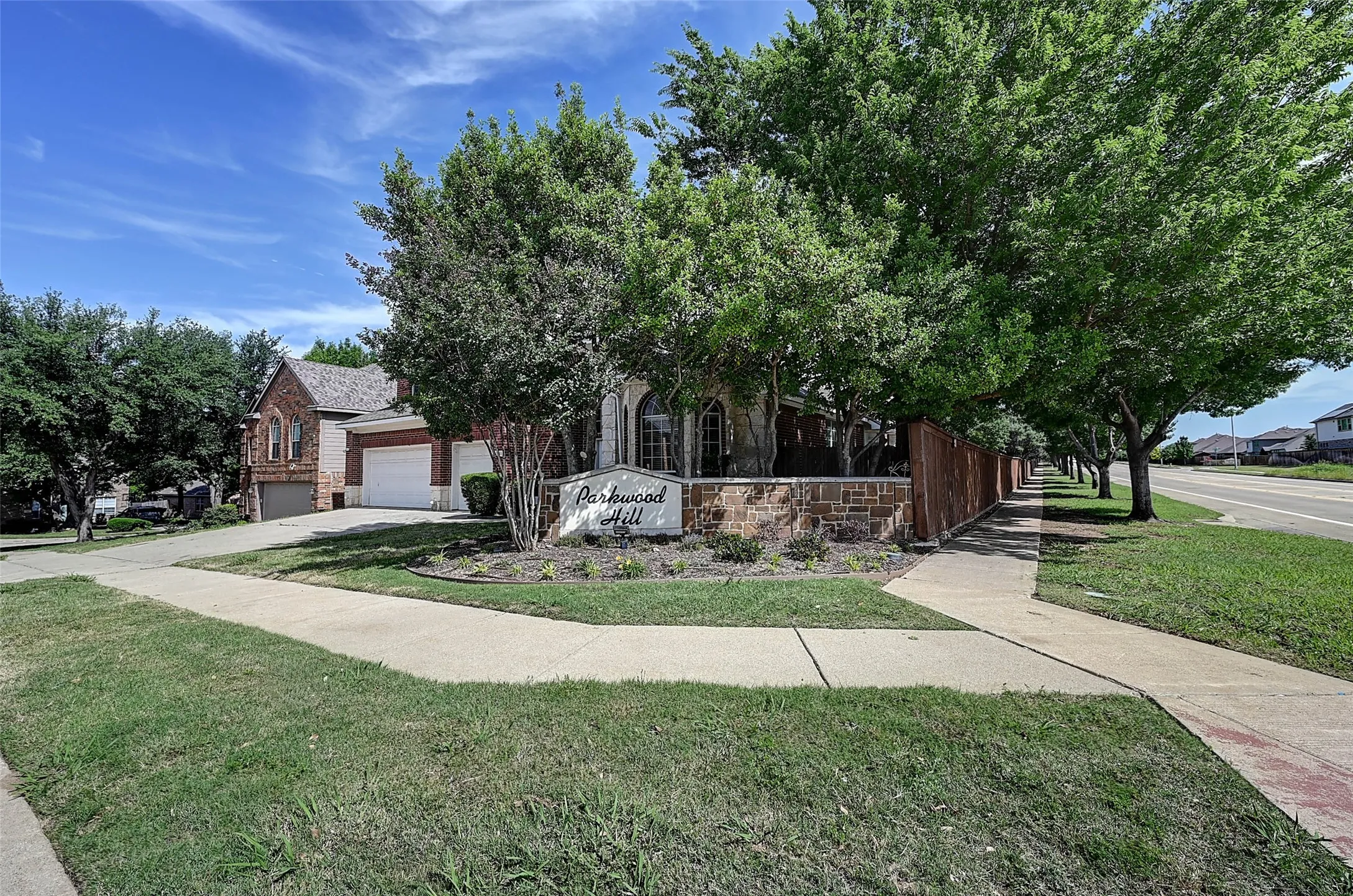 Single Family Residence For Sale in Tarrant County , 7500 Parkgate Drive, Fort Worth, Texas 76137, 5 Bedroom, 4 Bathroom, 3 Garage spaces, 3,694 Sqft, built in 2002, mls#21256482, Real Estate Agent in Fort Worth, Homes For Sale in Tarrant county, Homes For Sale in Fort Worth, Realtor in Fort Worth Texas, Real Estate Brokerage Independent Realty Texas, Luminita Cordes Realtor