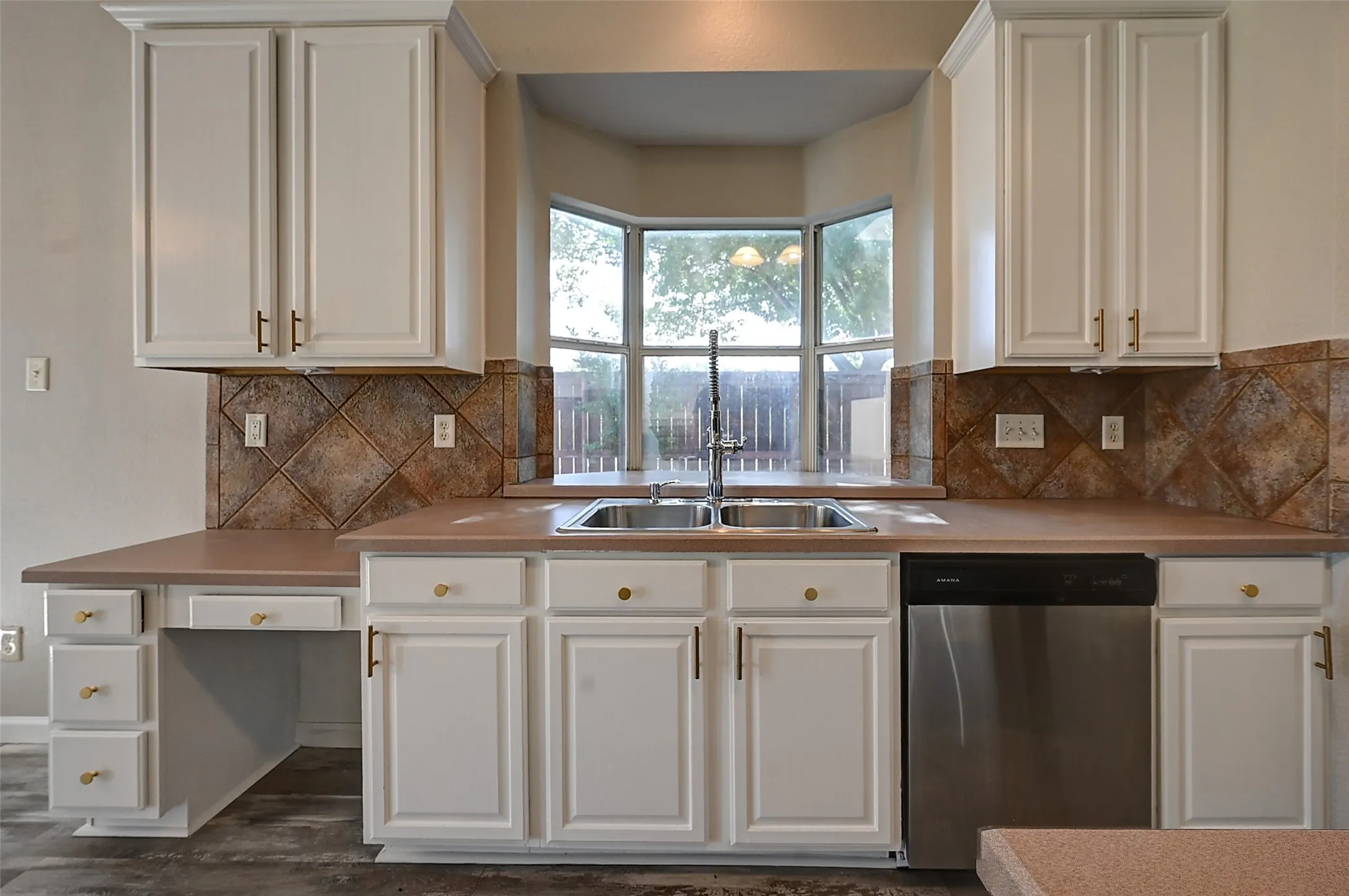Single Family Residence For Sale in Tarrant County , 7500 Parkgate Drive, Fort Worth, Texas 76137, 5 Bedroom, 4 Bathroom, 3 Garage spaces, 3,694 Sqft, built in 2002, mls#21256482, Real Estate Agent in Fort Worth, Homes For Sale in Tarrant county, Homes For Sale in Fort Worth, Realtor in Fort Worth Texas, Real Estate Brokerage Independent Realty Texas, Luminita Cordes Realtor