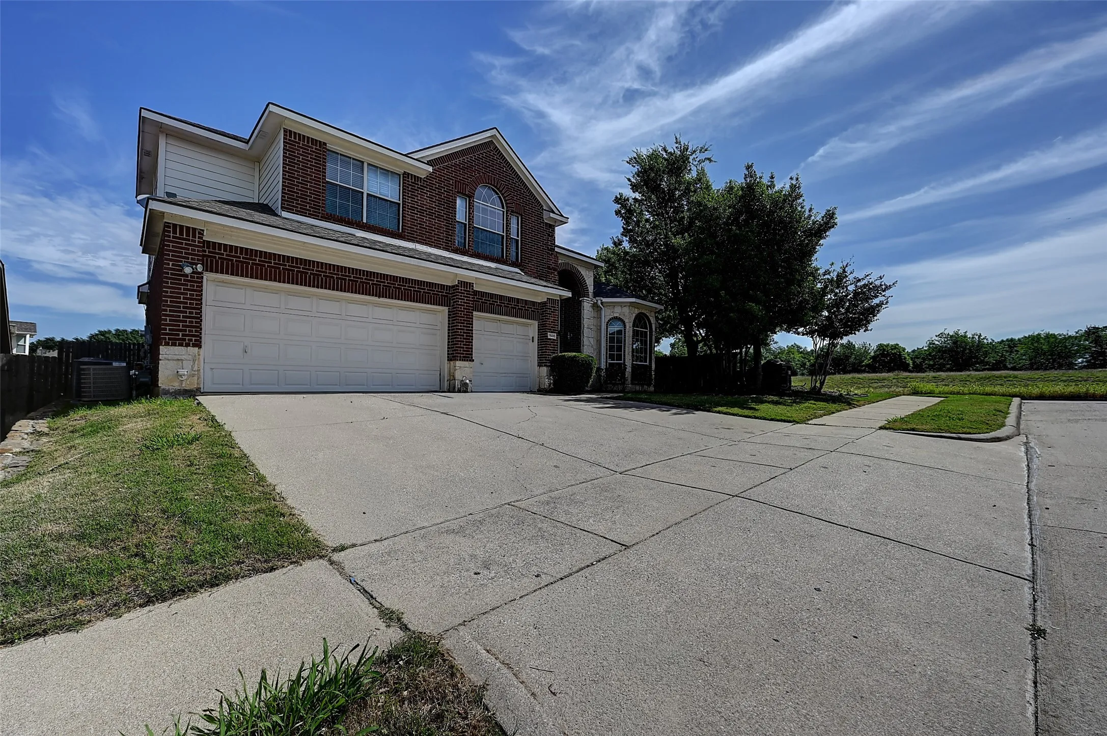 Single Family Residence For Sale in Tarrant County , 7500 Parkgate Drive, Fort Worth, Texas 76137, 5 Bedroom, 4 Bathroom, 3 Garage spaces, 3,694 Sqft, built in 2002, mls#21256482, Real Estate Agent in Fort Worth, Homes For Sale in Tarrant county, Homes For Sale in Fort Worth, Realtor in Fort Worth Texas, Real Estate Brokerage Independent Realty Texas, Luminita Cordes Realtor