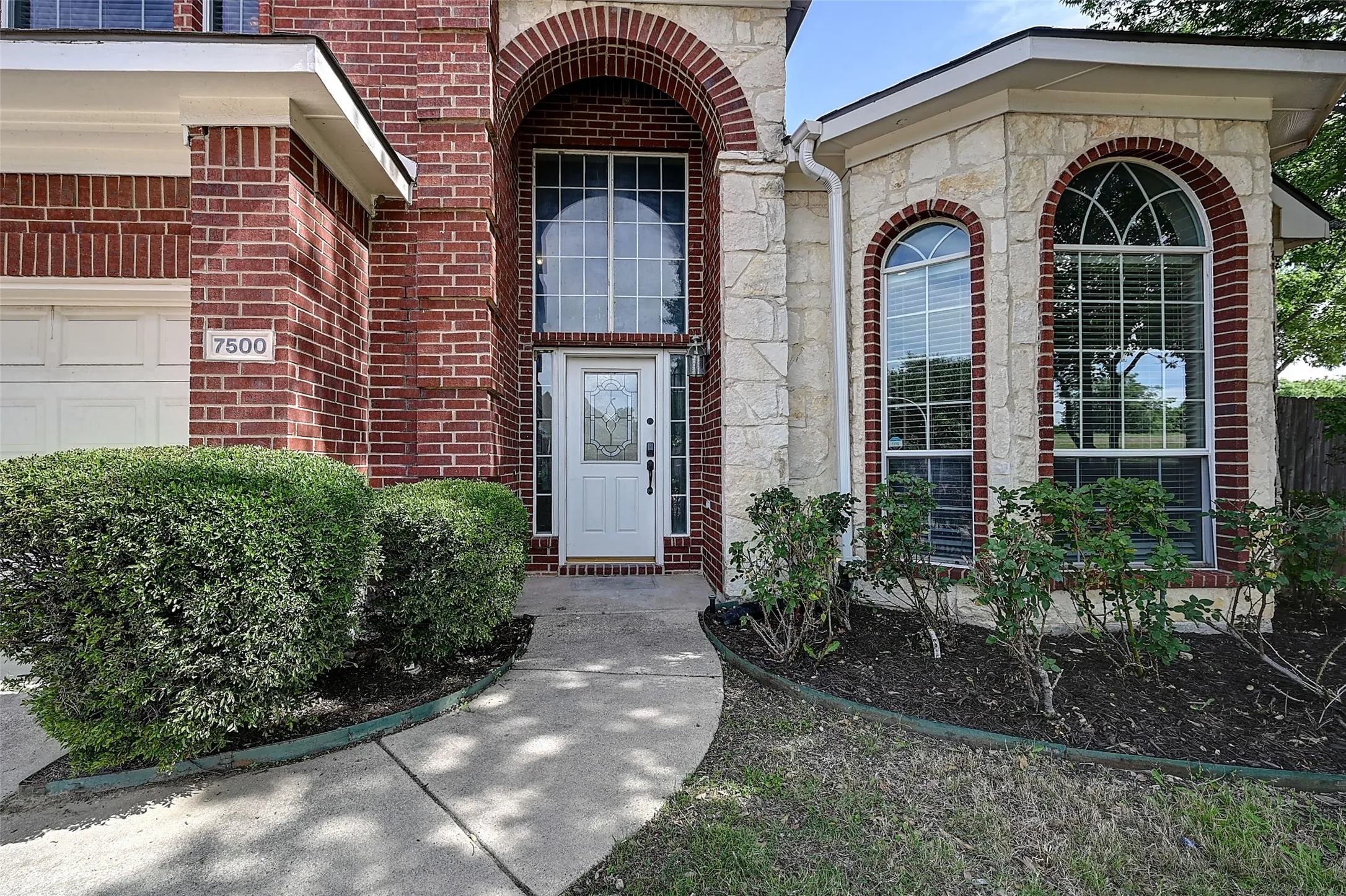 Single Family Residence For Sale in Tarrant County , 7500 Parkgate Drive, Fort Worth, Texas 76137, 5 Bedroom, 4 Bathroom, 3 Garage spaces, 3,694 Sqft, built in 2002, mls#21256482, Real Estate Agent in Fort Worth, Homes For Sale in Tarrant county, Homes For Sale in Fort Worth, Realtor in Fort Worth Texas, Real Estate Brokerage Independent Realty Texas, Luminita Cordes Realtor