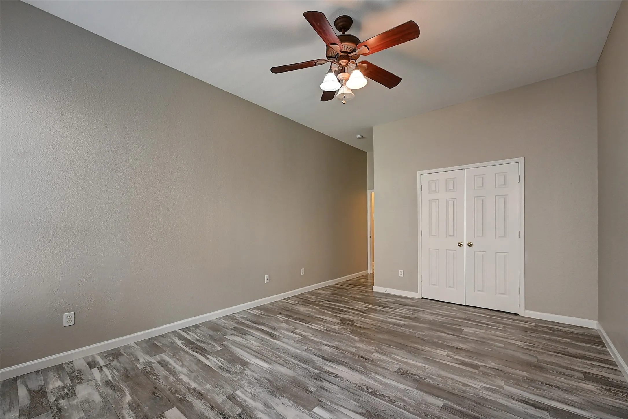 Single Family Residence For Sale in Tarrant County , 7500 Parkgate Drive, Fort Worth, Texas 76137, 5 Bedroom, 4 Bathroom, 3 Garage spaces, 3,694 Sqft, built in 2002, mls#21256482, Real Estate Agent in Fort Worth, Homes For Sale in Tarrant county, Homes For Sale in Fort Worth, Realtor in Fort Worth Texas, Real Estate Brokerage Independent Realty Texas, Luminita Cordes Realtor