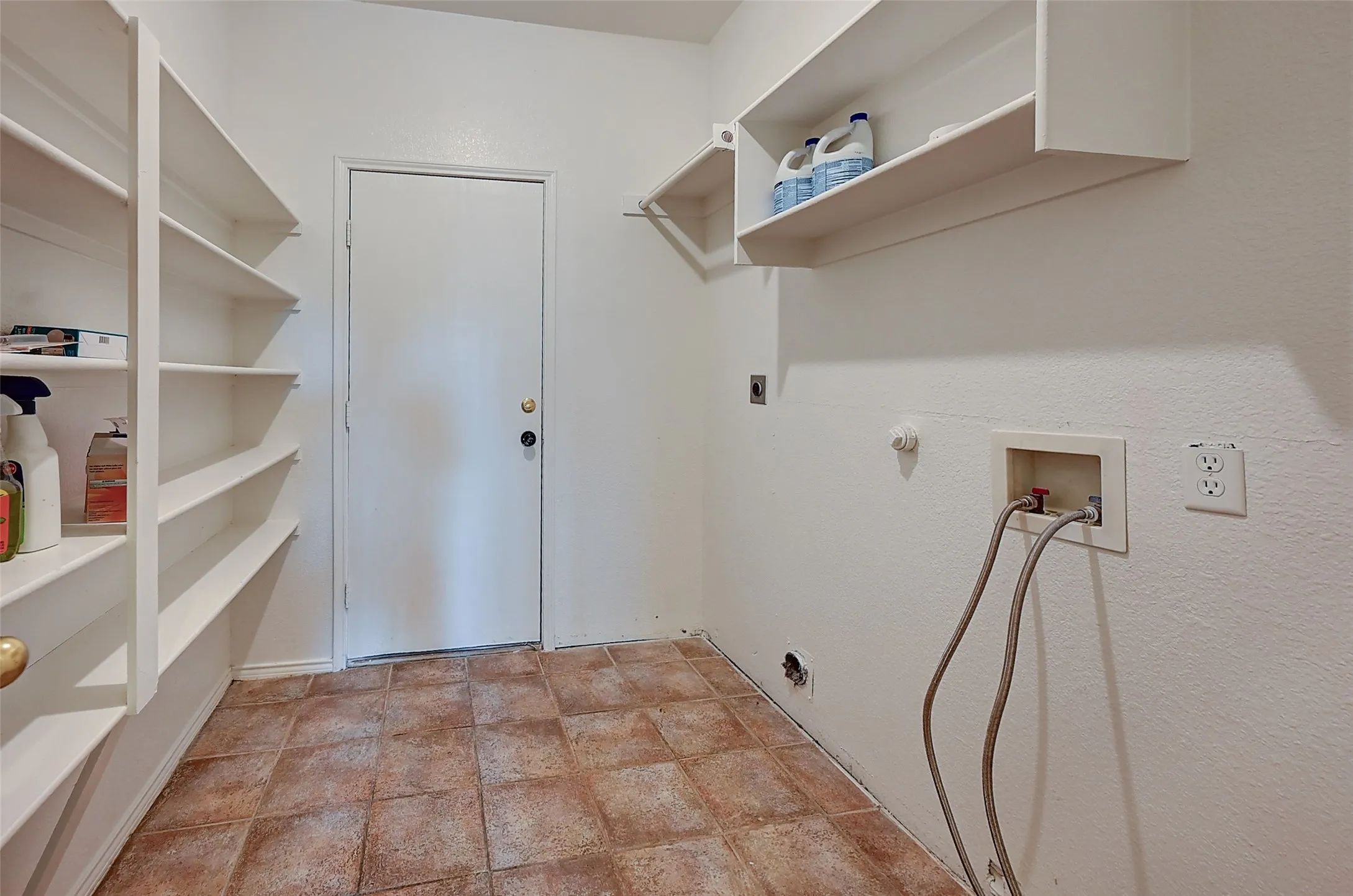 Single Family Residence For Sale in Tarrant County , 7500 Parkgate Drive, Fort Worth, Texas 76137, 5 Bedroom, 4 Bathroom, 3 Garage spaces, 3,694 Sqft, built in 2002, mls#21256482, Real Estate Agent in Fort Worth, Homes For Sale in Tarrant county, Homes For Sale in Fort Worth, Realtor in Fort Worth Texas, Real Estate Brokerage Independent Realty Texas, Luminita Cordes Realtor