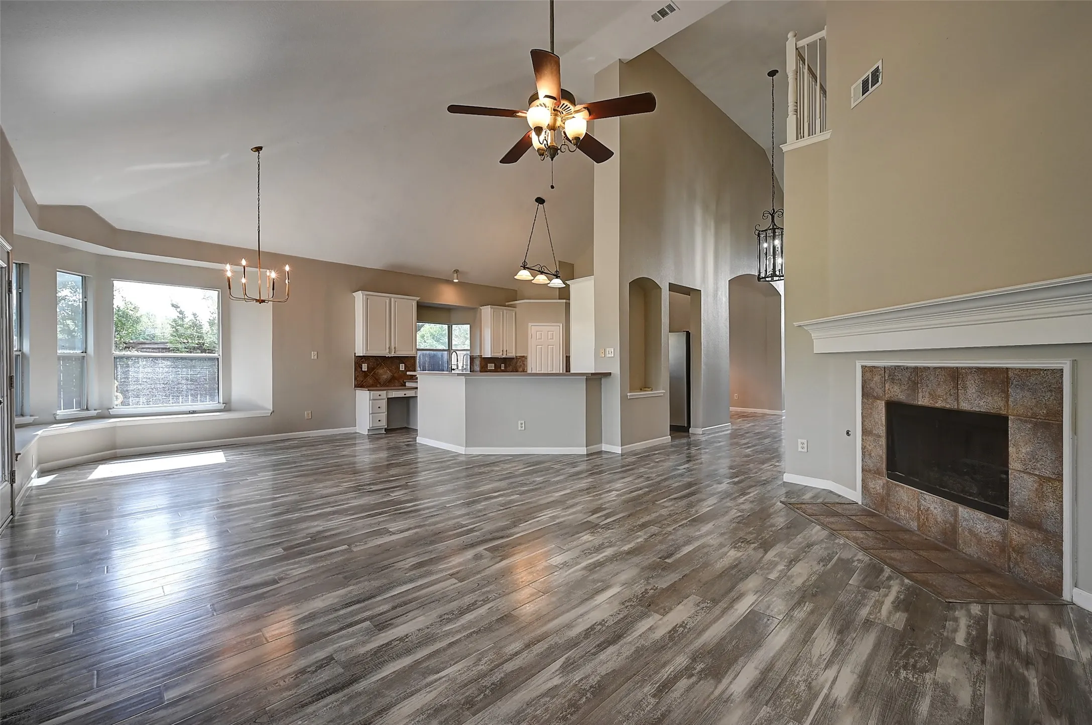 Single Family Residence For Sale in Tarrant County , 7500 Parkgate Drive, Fort Worth, Texas 76137, 5 Bedroom, 4 Bathroom, 3 Garage spaces, 3,694 Sqft, built in 2002, mls#21256482, Real Estate Agent in Fort Worth, Homes For Sale in Tarrant county, Homes For Sale in Fort Worth, Realtor in Fort Worth Texas, Real Estate Brokerage Independent Realty Texas, Luminita Cordes Realtor