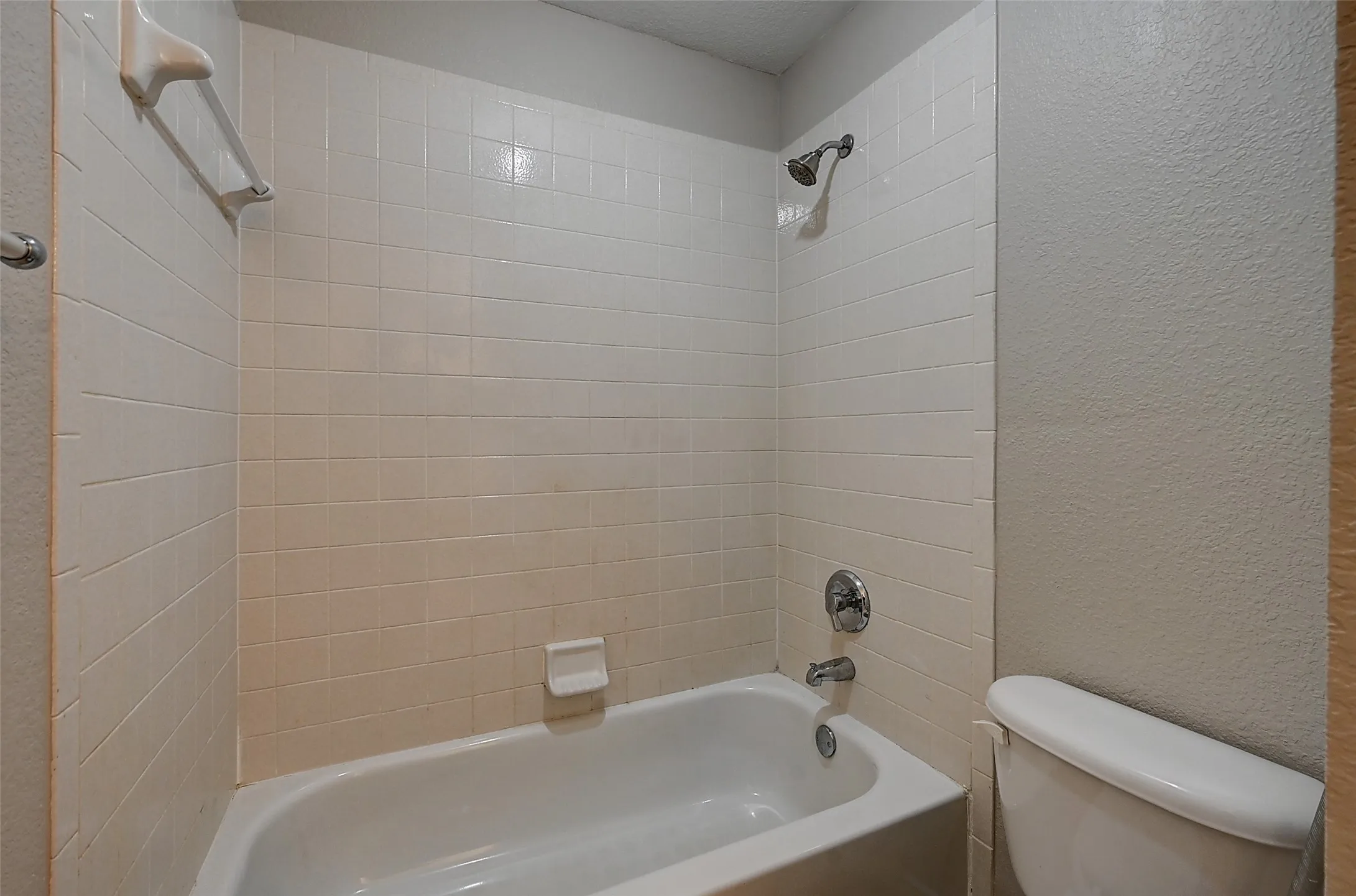 Single Family Residence For Sale in Tarrant County , 7500 Parkgate Drive, Fort Worth, Texas 76137, 5 Bedroom, 4 Bathroom, 3 Garage spaces, 3,694 Sqft, built in 2002, mls#21256482, Real Estate Agent in Fort Worth, Homes For Sale in Tarrant county, Homes For Sale in Fort Worth, Realtor in Fort Worth Texas, Real Estate Brokerage Independent Realty Texas, Luminita Cordes Realtor