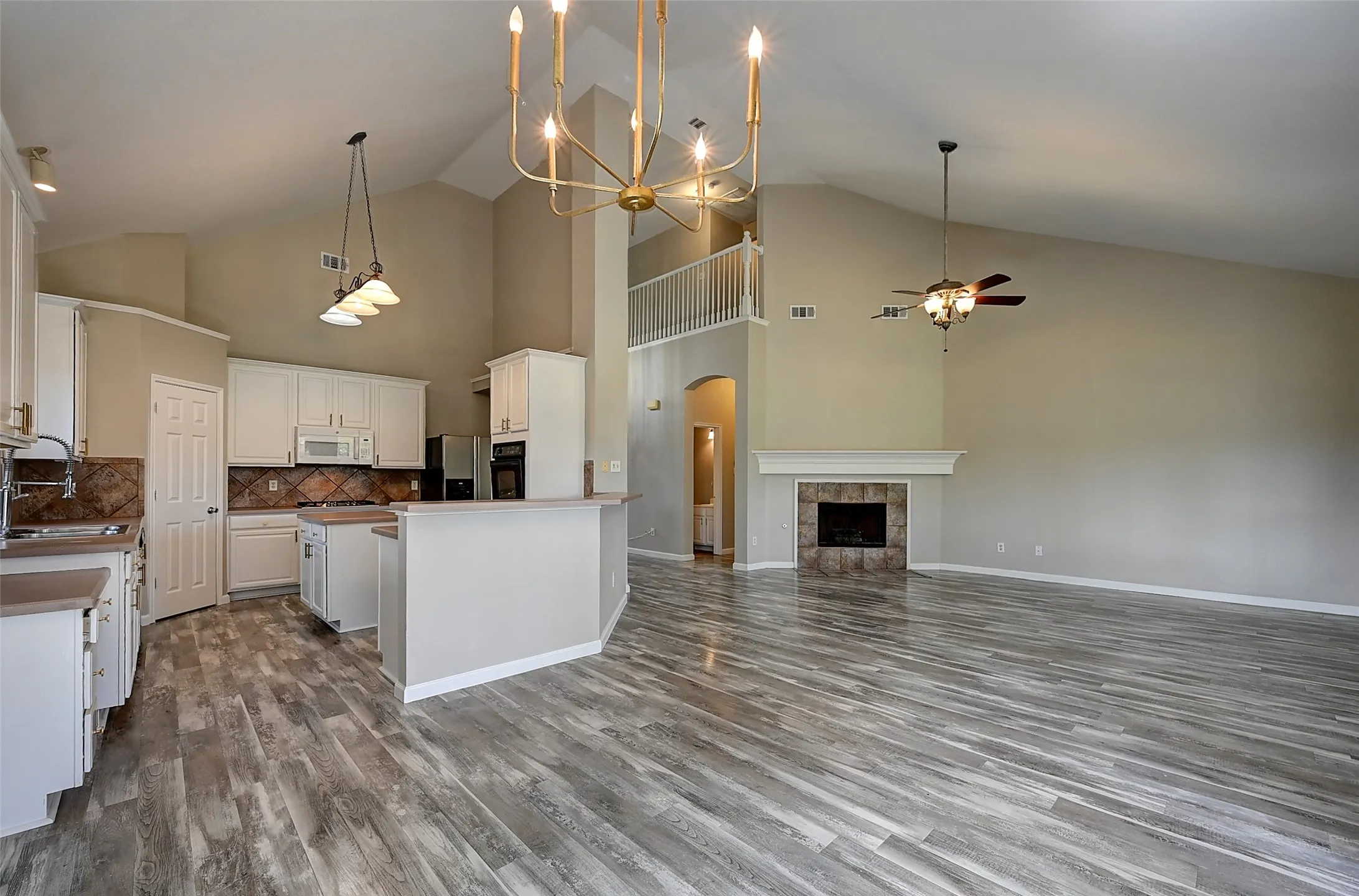 Single Family Residence For Sale in Tarrant County , 7500 Parkgate Drive, Fort Worth, Texas 76137, 5 Bedroom, 4 Bathroom, 3 Garage spaces, 3,694 Sqft, built in 2002, mls#21256482, Real Estate Agent in Fort Worth, Homes For Sale in Tarrant county, Homes For Sale in Fort Worth, Realtor in Fort Worth Texas, Real Estate Brokerage Independent Realty Texas, Luminita Cordes Realtor