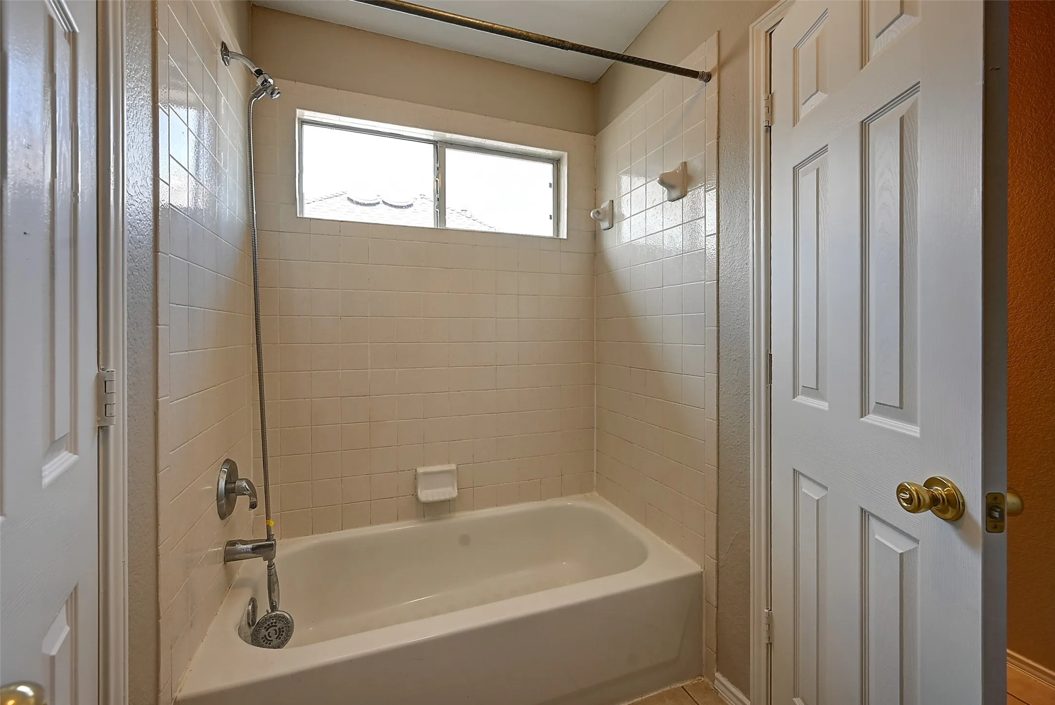 Single Family Residence For Sale in Tarrant County , 7500 Parkgate Drive, Fort Worth, Texas 76137, 5 Bedroom, 4 Bathroom, 3 Garage spaces, 3,694 Sqft, built in 2002, mls#21256482, Real Estate Agent in Fort Worth, Homes For Sale in Tarrant county, Homes For Sale in Fort Worth, Realtor in Fort Worth Texas, Real Estate Brokerage Independent Realty Texas, Luminita Cordes Realtor