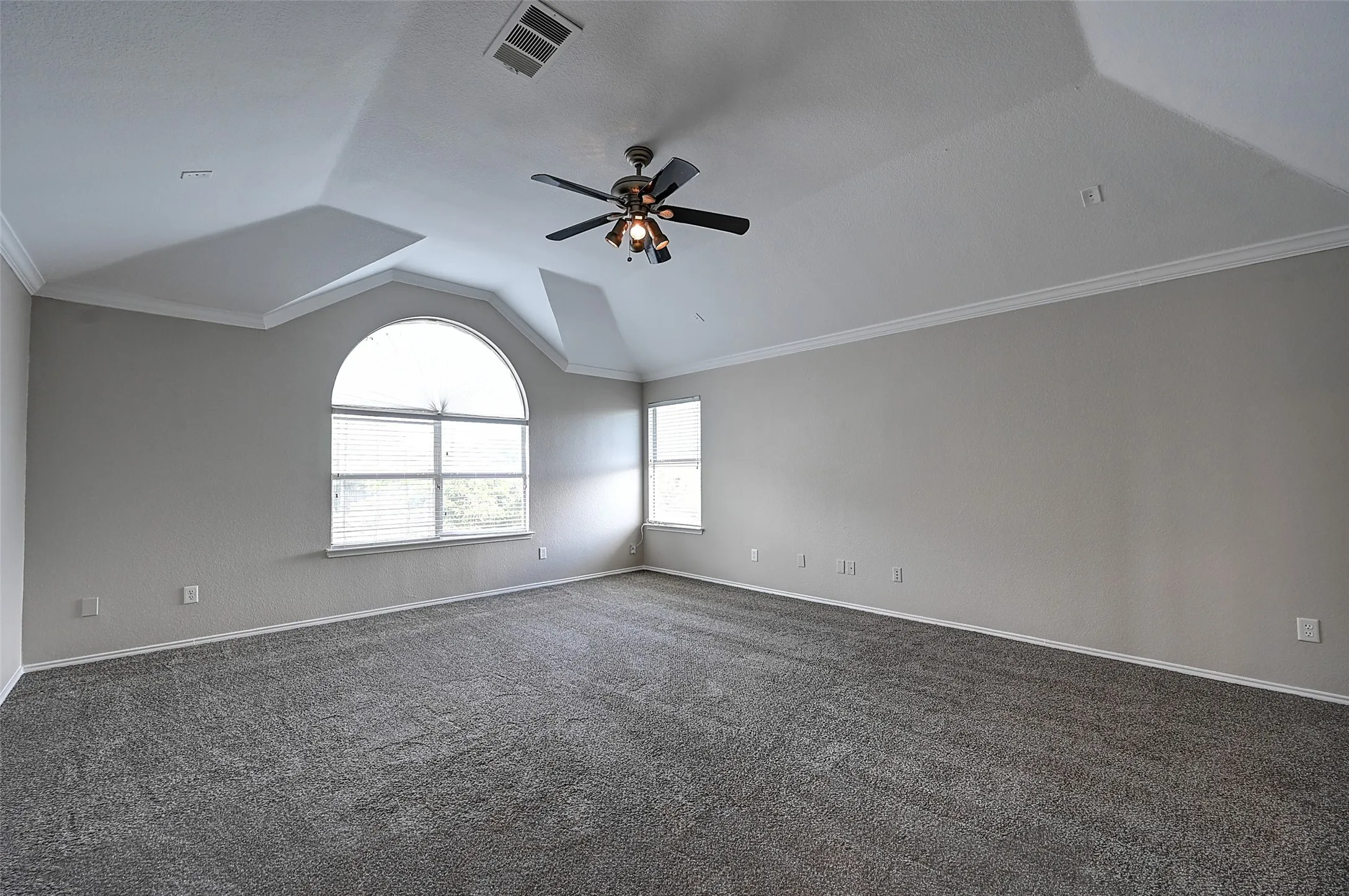 Single Family Residence For Sale in Tarrant County , 7500 Parkgate Drive, Fort Worth, Texas 76137, 5 Bedroom, 4 Bathroom, 3 Garage spaces, 3,694 Sqft, built in 2002, mls#21256482, Real Estate Agent in Fort Worth, Homes For Sale in Tarrant county, Homes For Sale in Fort Worth, Realtor in Fort Worth Texas, Real Estate Brokerage Independent Realty Texas, Luminita Cordes Realtor