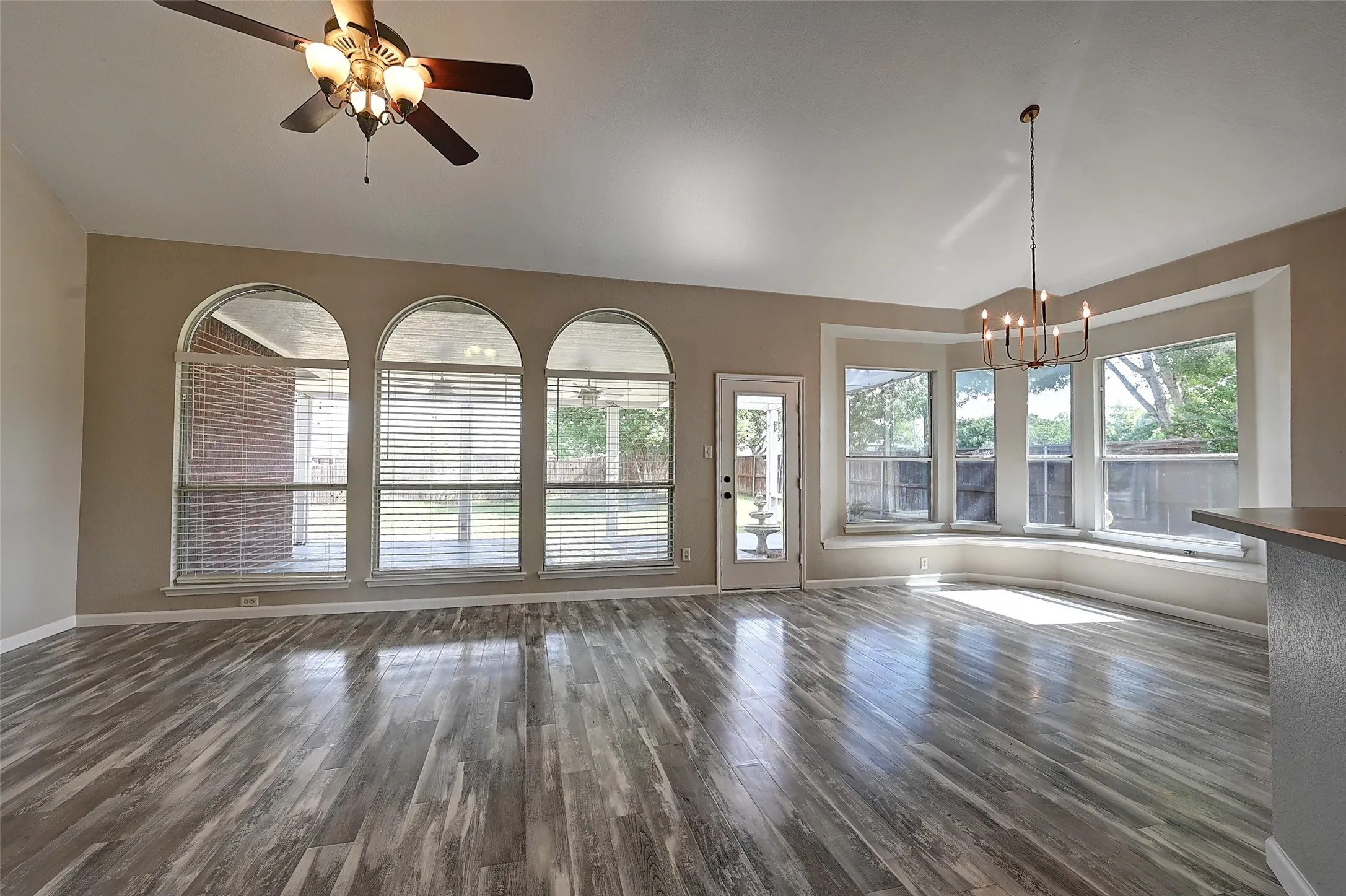 Single Family Residence For Sale in Tarrant County , 7500 Parkgate Drive, Fort Worth, Texas 76137, 5 Bedroom, 4 Bathroom, 3 Garage spaces, 3,694 Sqft, built in 2002, mls#21256482, Real Estate Agent in Fort Worth, Homes For Sale in Tarrant county, Homes For Sale in Fort Worth, Realtor in Fort Worth Texas, Real Estate Brokerage Independent Realty Texas, Luminita Cordes Realtor