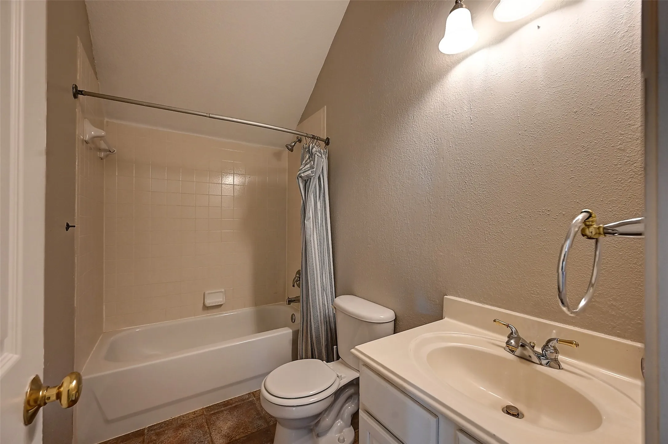Single Family Residence For Sale in Tarrant County , 7500 Parkgate Drive, Fort Worth, Texas 76137, 5 Bedroom, 4 Bathroom, 3 Garage spaces, 3,694 Sqft, built in 2002, mls#21256482, Real Estate Agent in Fort Worth, Homes For Sale in Tarrant county, Homes For Sale in Fort Worth, Realtor in Fort Worth Texas, Real Estate Brokerage Independent Realty Texas, Luminita Cordes Realtor