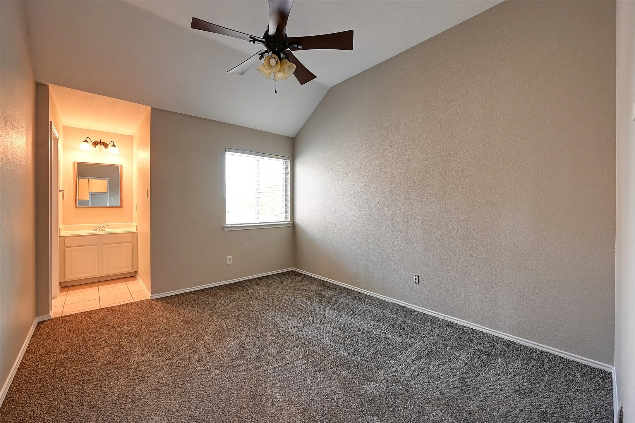 Single Family Residence For Sale in Tarrant County , 7500 Parkgate Drive, Fort Worth, Texas 76137, 5 Bedroom, 4 Bathroom, 3 Garage spaces, 3,694 Sqft, built in 2002, mls#21256482, Real Estate Agent in Fort Worth, Homes For Sale in Tarrant county, Homes For Sale in Fort Worth, Realtor in Fort Worth Texas, Real Estate Brokerage Independent Realty Texas, Luminita Cordes Realtor