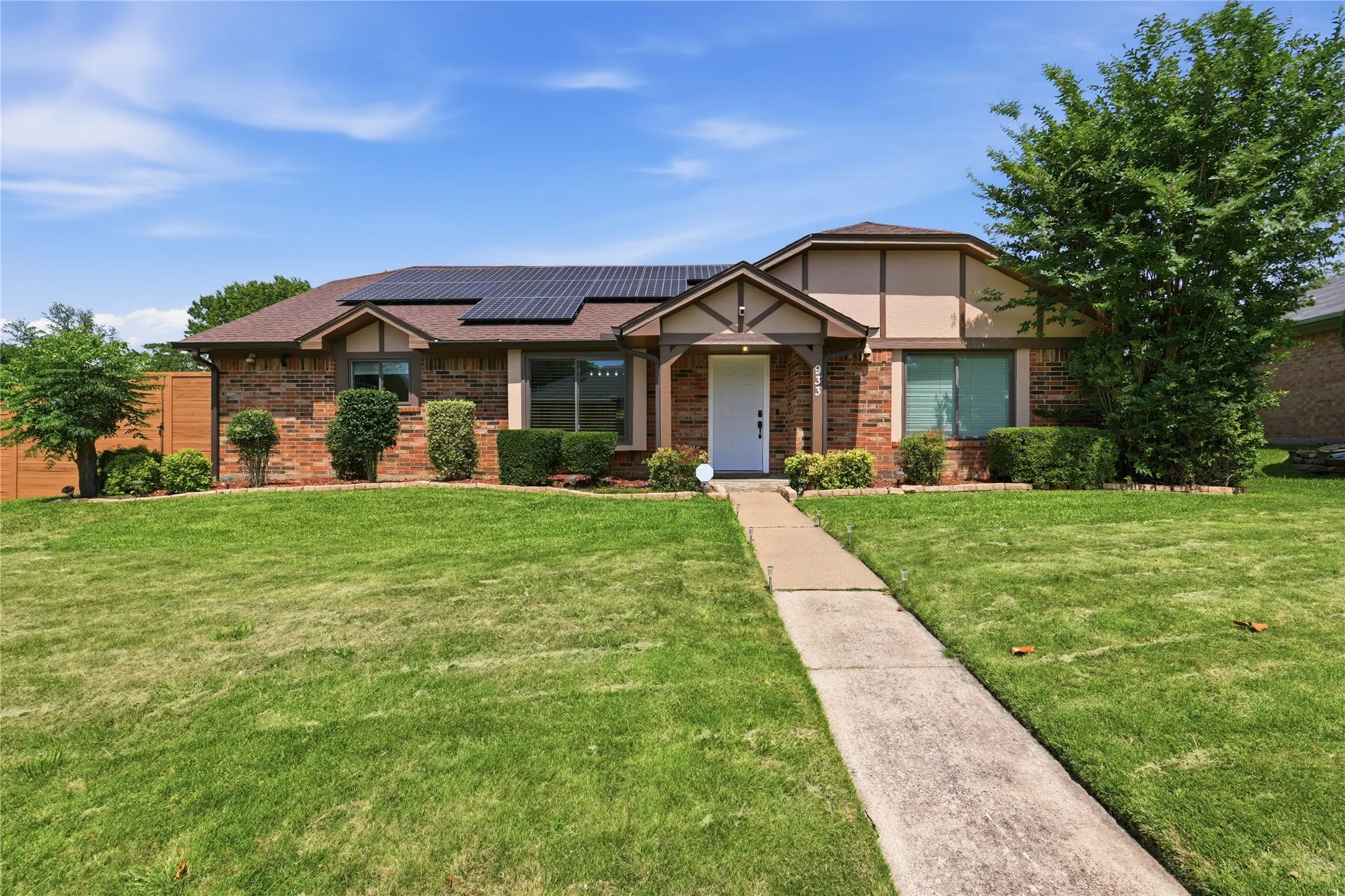 Single Family Residence For Sale in Collin County , 933 Purcell Drive, Plano, Texas 75025, 3 Bedroom, 2 Bathroom, 2 Garage spaces, 2,024 Sqft, built in 1984, mls#21269406, Real Estate Agent in Plano, Homes For Sale in Collin county, Homes For Sale in Plano, Realtor in Plano Texas, Real Estate Brokerage Independent Realty Texas, Luminita Cordes Realtor