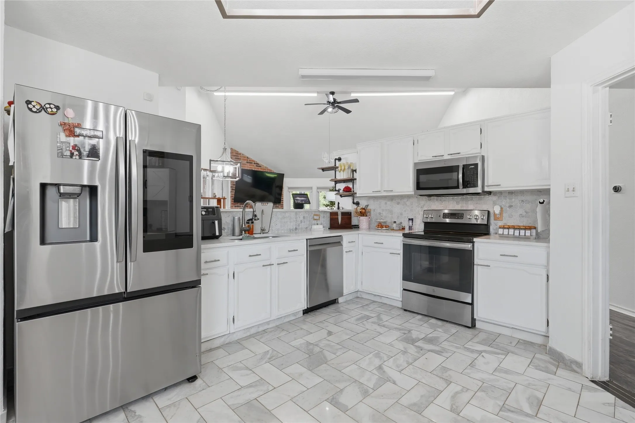 Single Family Residence For Sale in Collin County , 933 Purcell Drive, Plano, Texas 75025, 3 Bedroom, 2 Bathroom, 2 Garage spaces, 2,024 Sqft, built in 1984, mls#21269406, Real Estate Agent in Plano, Homes For Sale in Collin county, Homes For Sale in Plano, Realtor in Plano Texas, Real Estate Brokerage Independent Realty Texas, Luminita Cordes Realtor